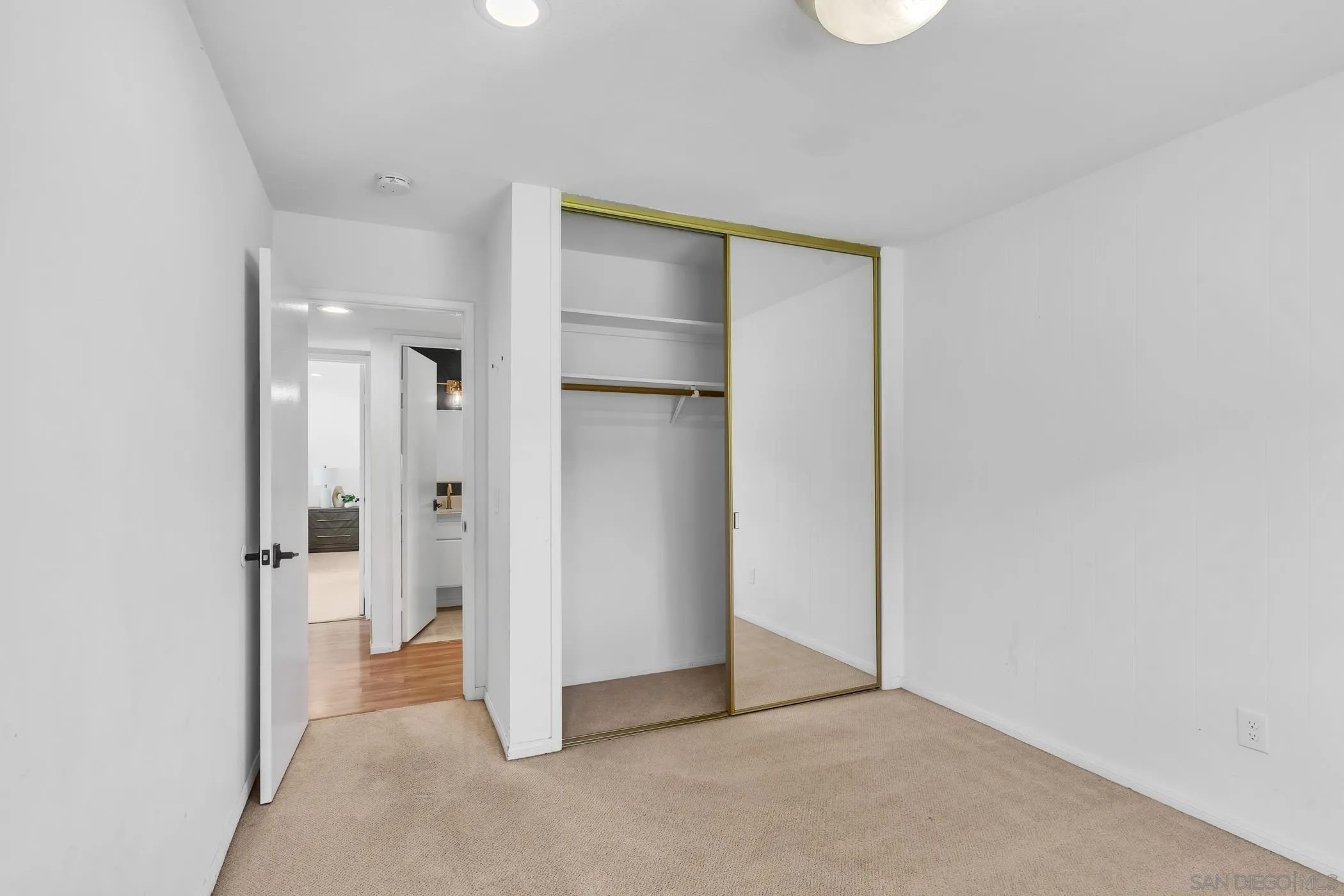 https://cdn.realtyfeed.com/cdn/127/260018134/d871a216aa4b7225d59c975942d6449a.webp