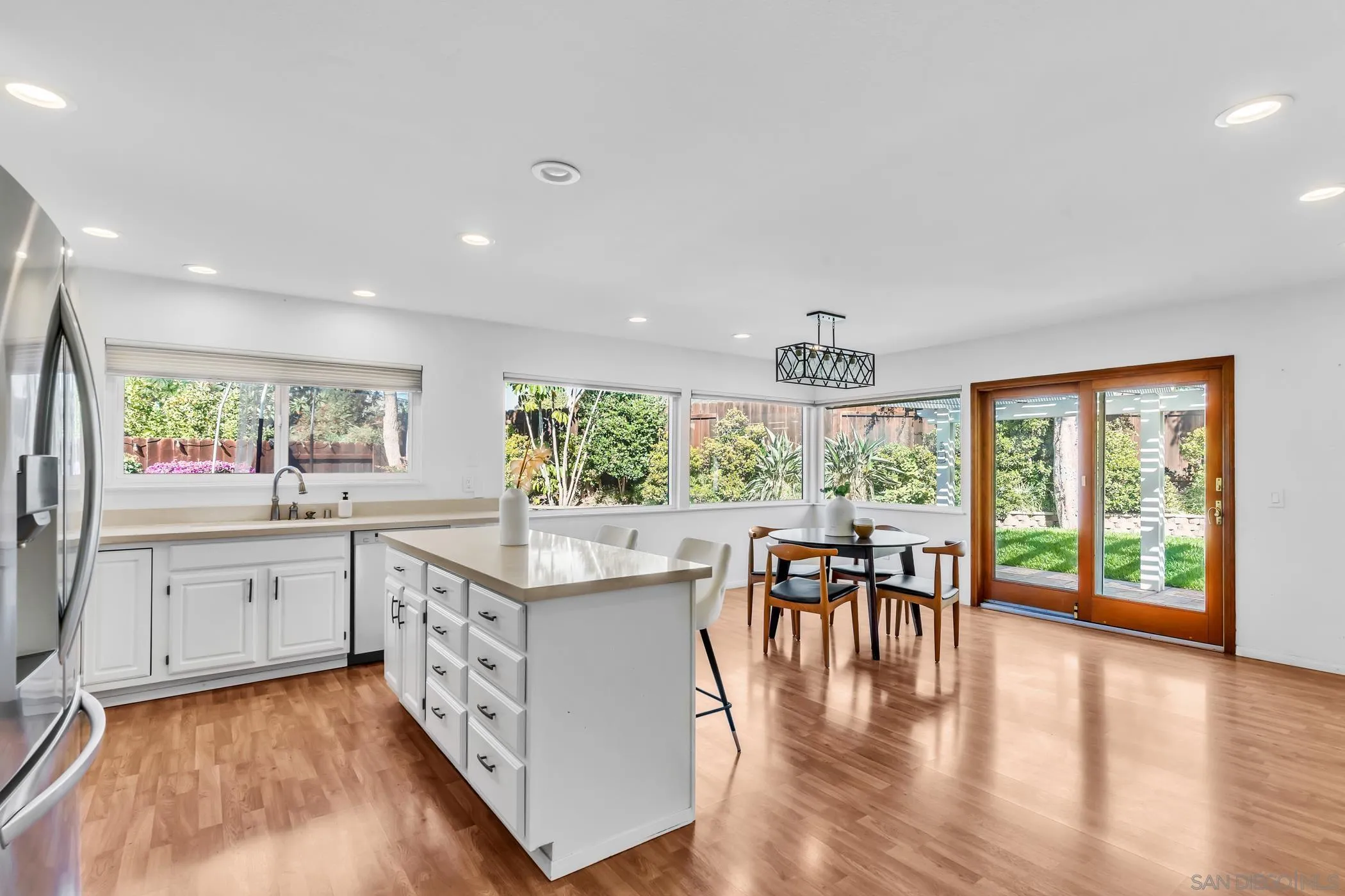 https://cdn.realtyfeed.com/cdn/127/260018134/e3fa2462413313260d96ae69bbfe17f2.webp
