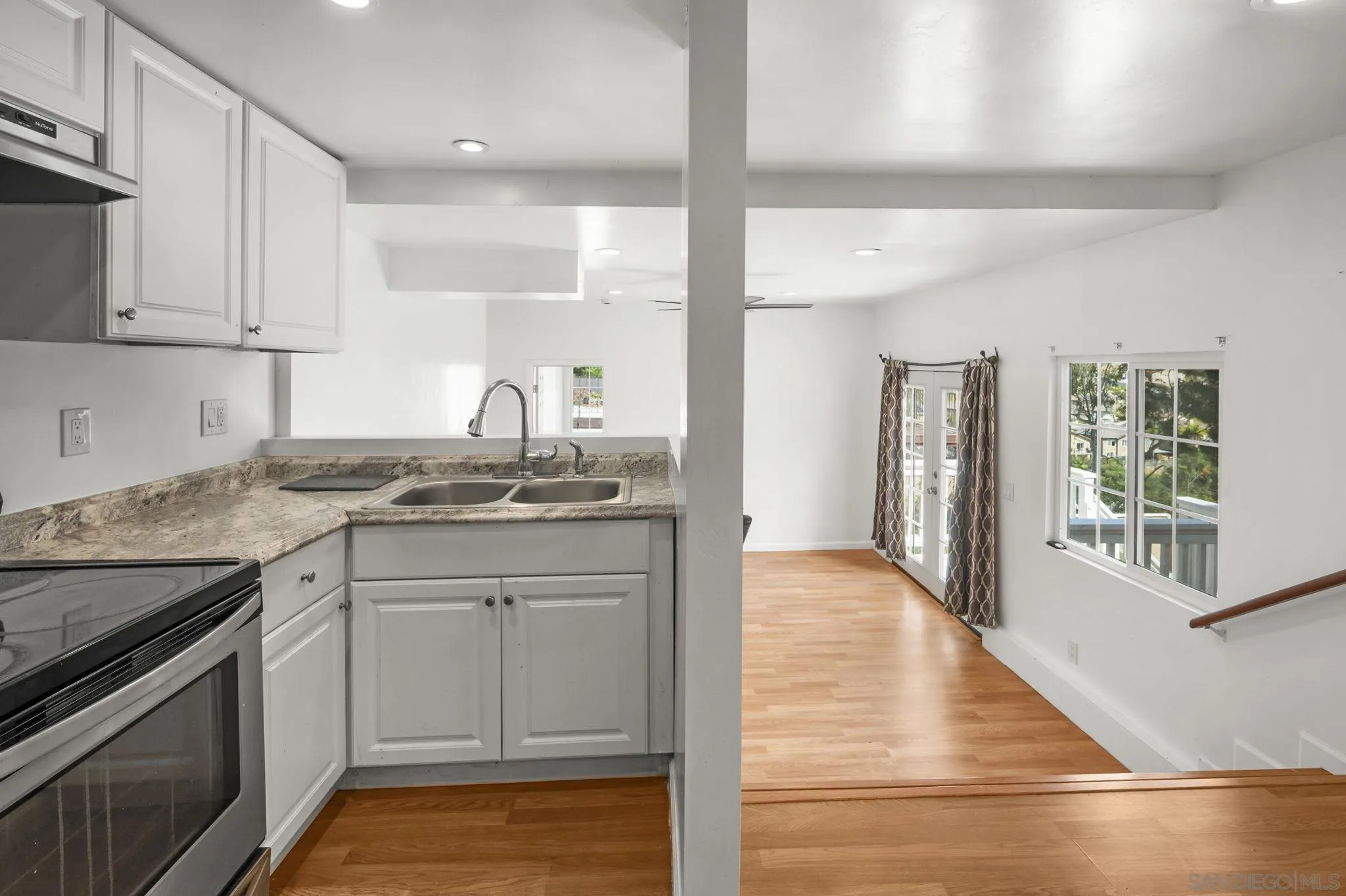 https://cdn.realtyfeed.com/cdn/127/260018135/238f07b0baf08f14cc76beb1472bc26e.webp