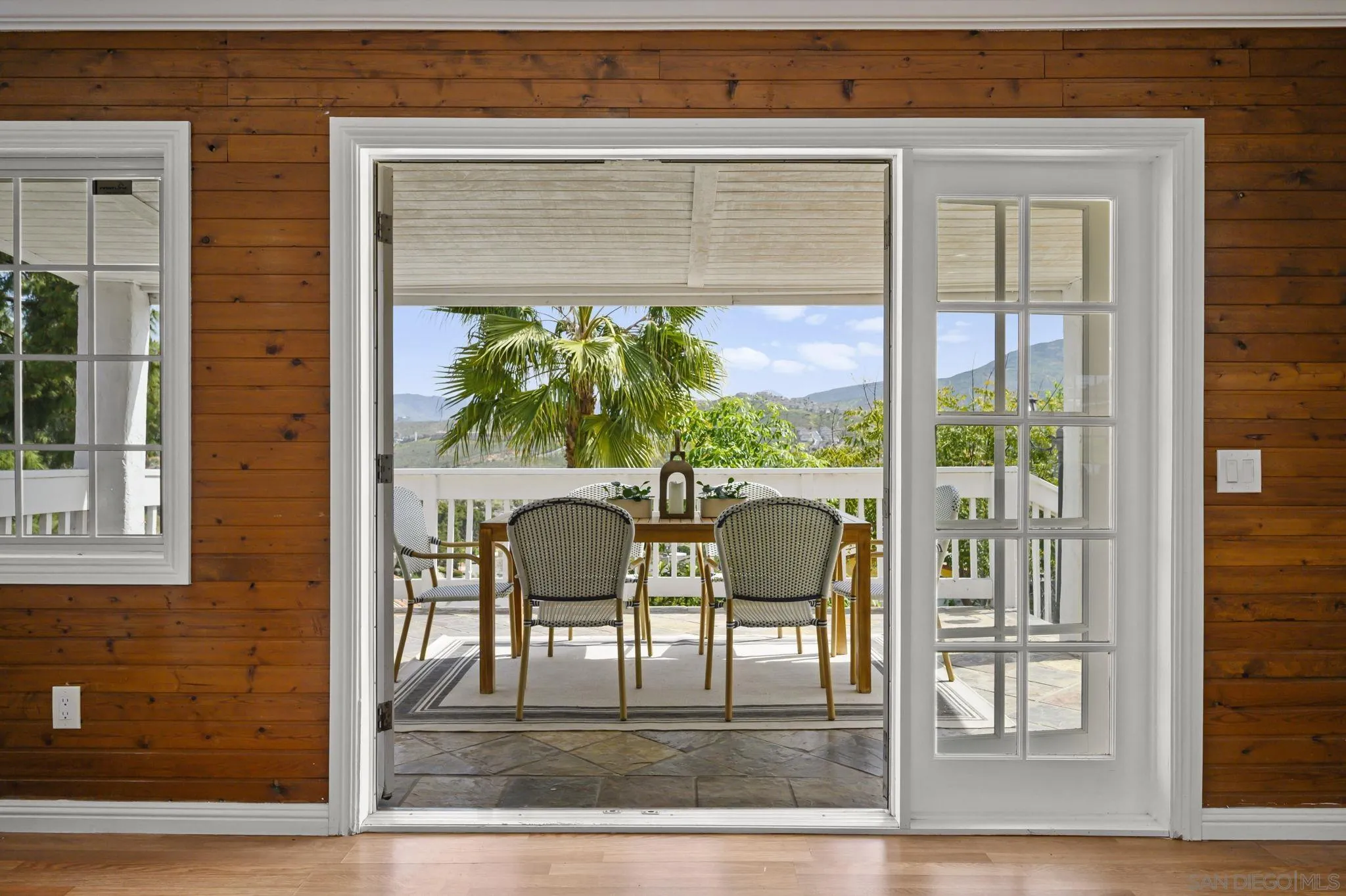 https://cdn.realtyfeed.com/cdn/127/260018135/87e90a6eb258164803bf527401b163ca.webp