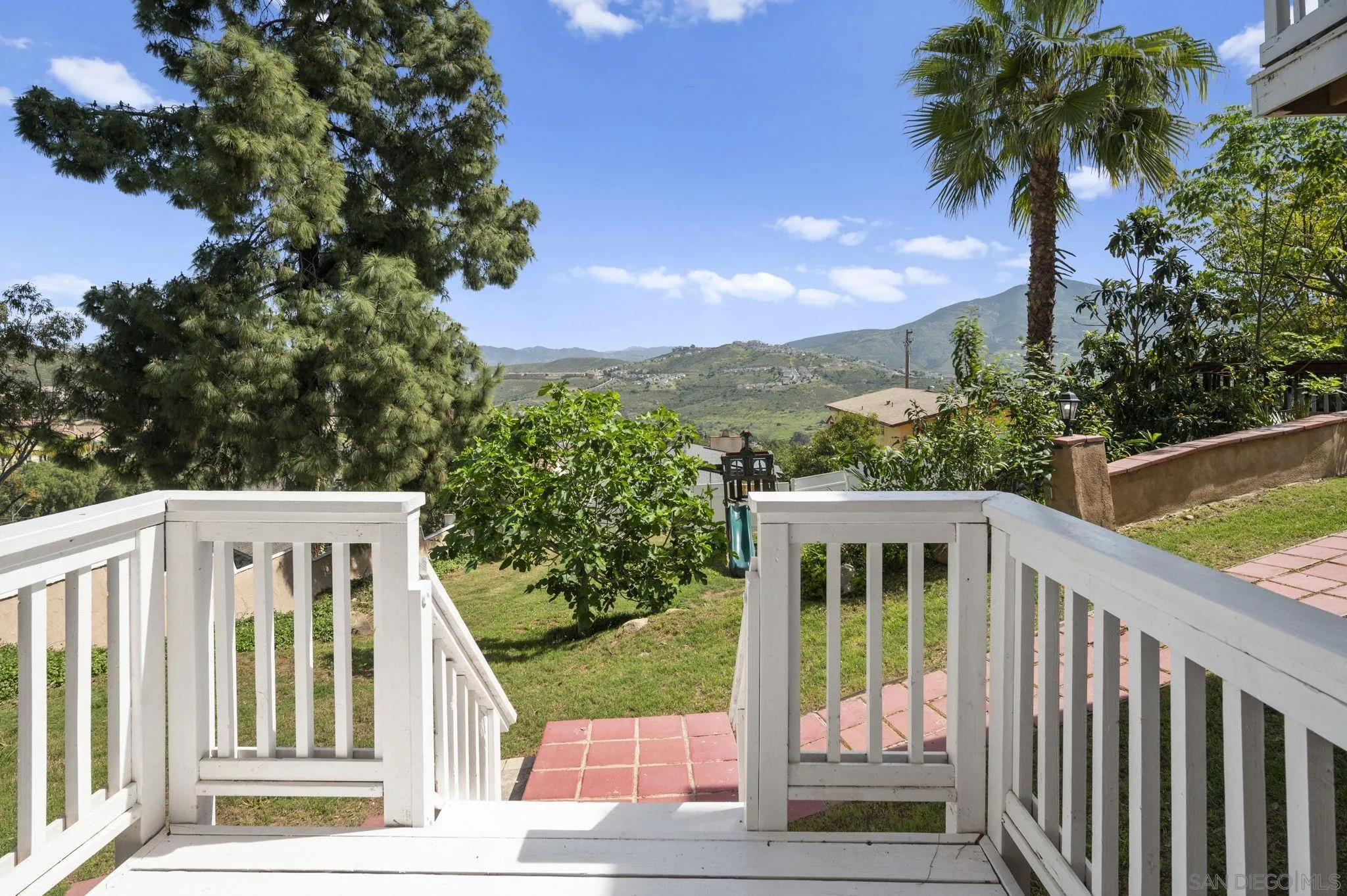 https://cdn.realtyfeed.com/cdn/127/260018135/ca656f6ad20a71bd34cf61e065945bef.webp
