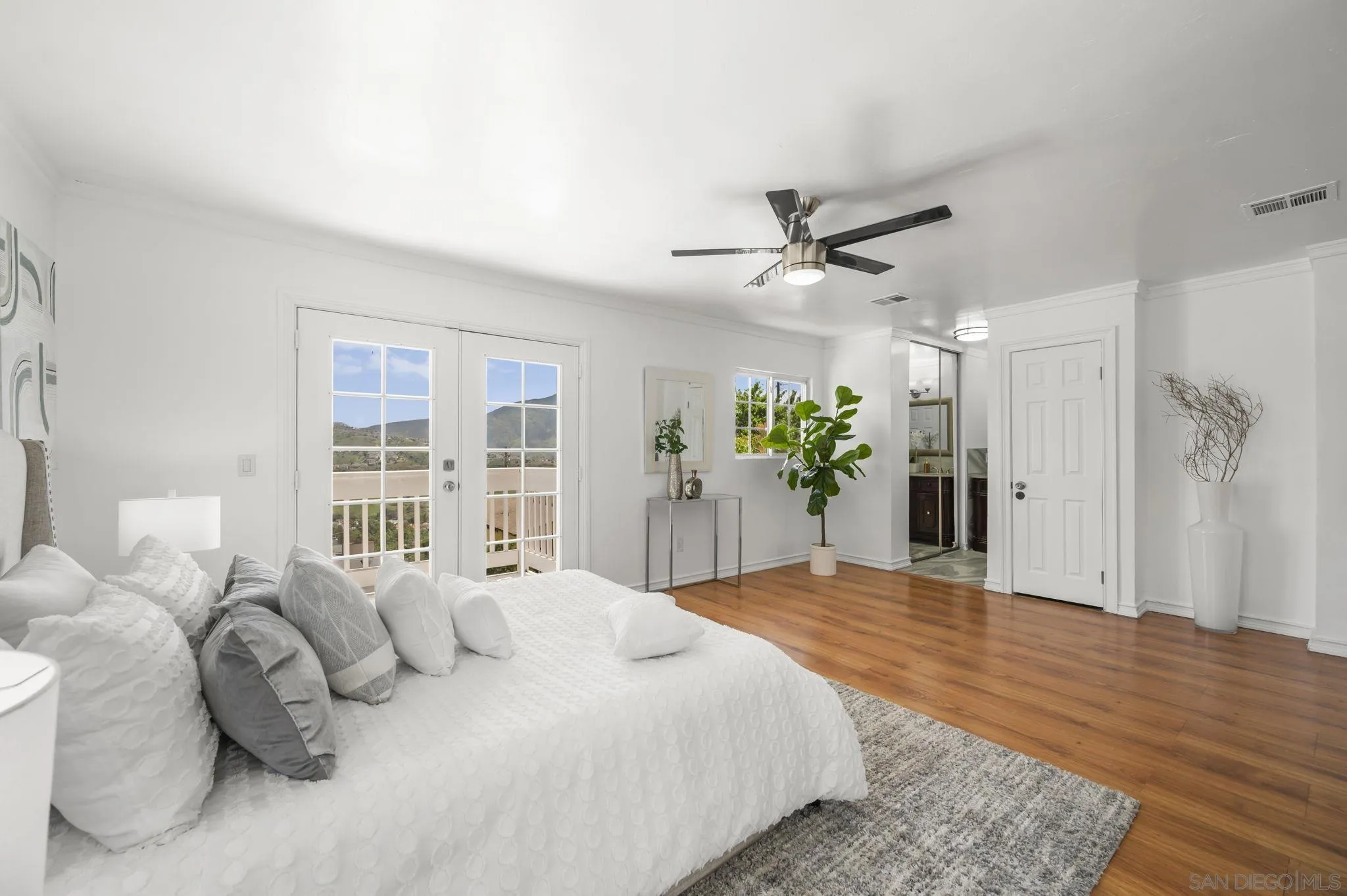 https://cdn.realtyfeed.com/cdn/127/260018135/dfc4ecde771e1cd360fad3a2d54ac4cf.webp