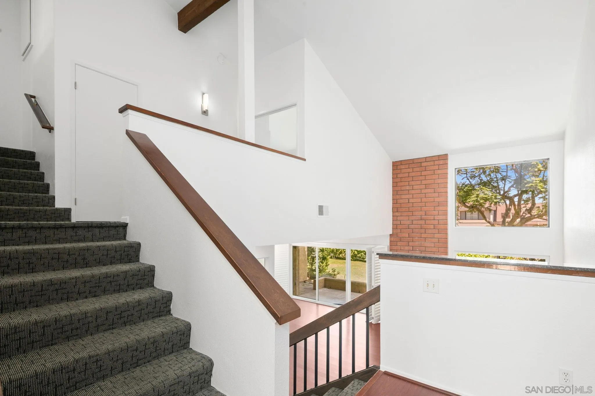 https://cdn.realtyfeed.com/cdn/127/260018136/05c6af1781a2431675dc36936ba9c4a9.webp