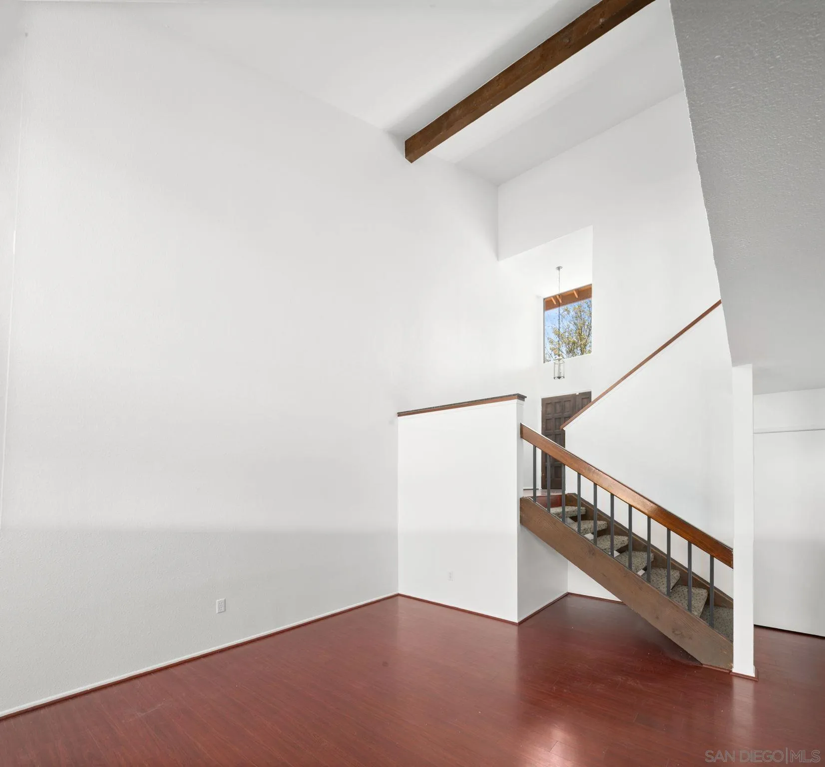 https://cdn.realtyfeed.com/cdn/127/260018136/06124d6ff04e178bf0a98454f8cfc8b2.webp