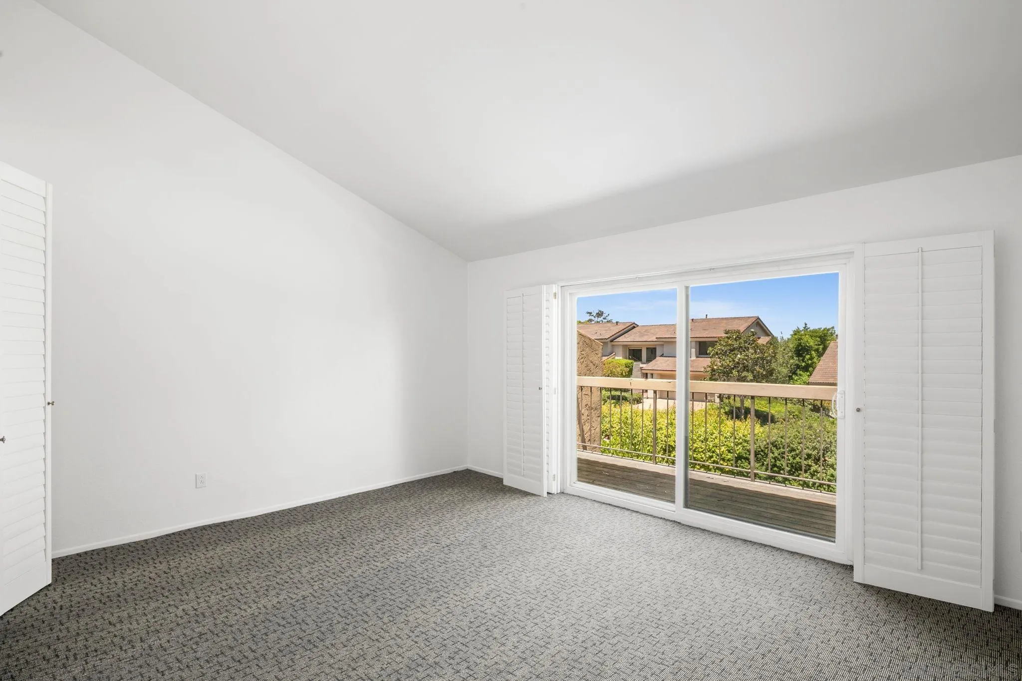https://cdn.realtyfeed.com/cdn/127/260018136/3efc796fa0e6b555402f888b088301a9.webp