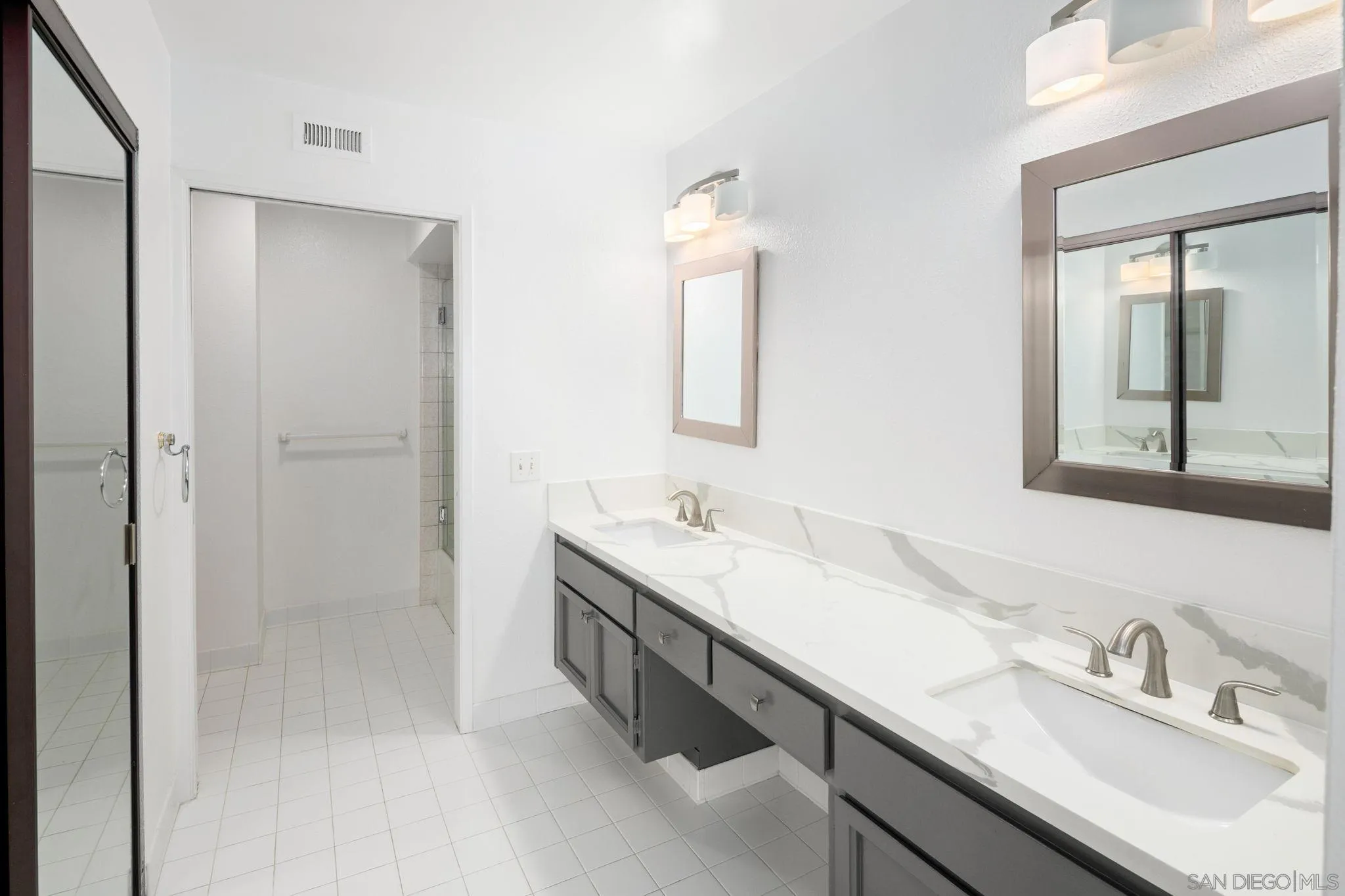 https://cdn.realtyfeed.com/cdn/127/260018136/72e1f3eb0e8cf24ca0c74b1f9479d5ac.webp