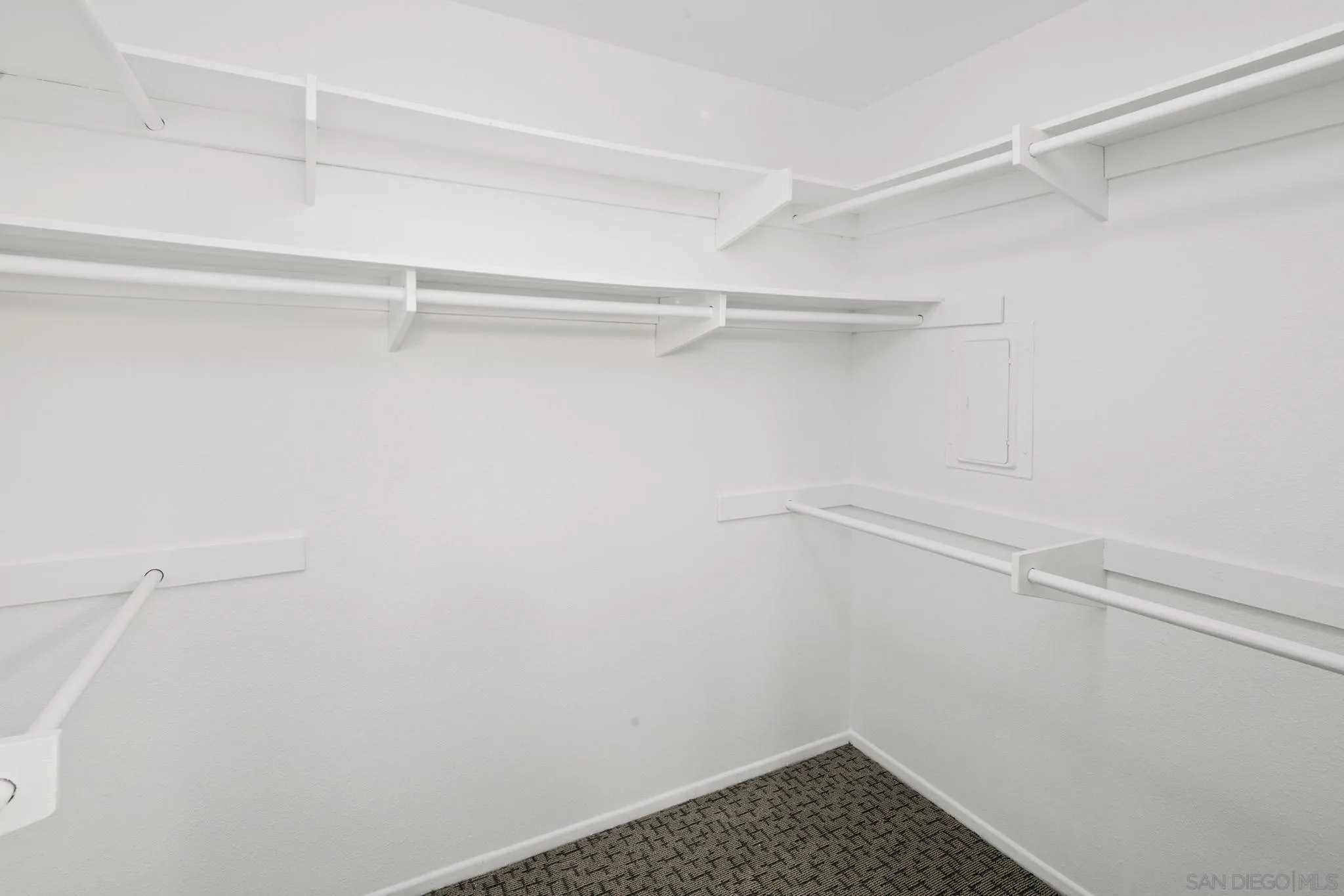 https://cdn.realtyfeed.com/cdn/127/260018136/7c35882d7f87fc0bb379c77530789078.webp