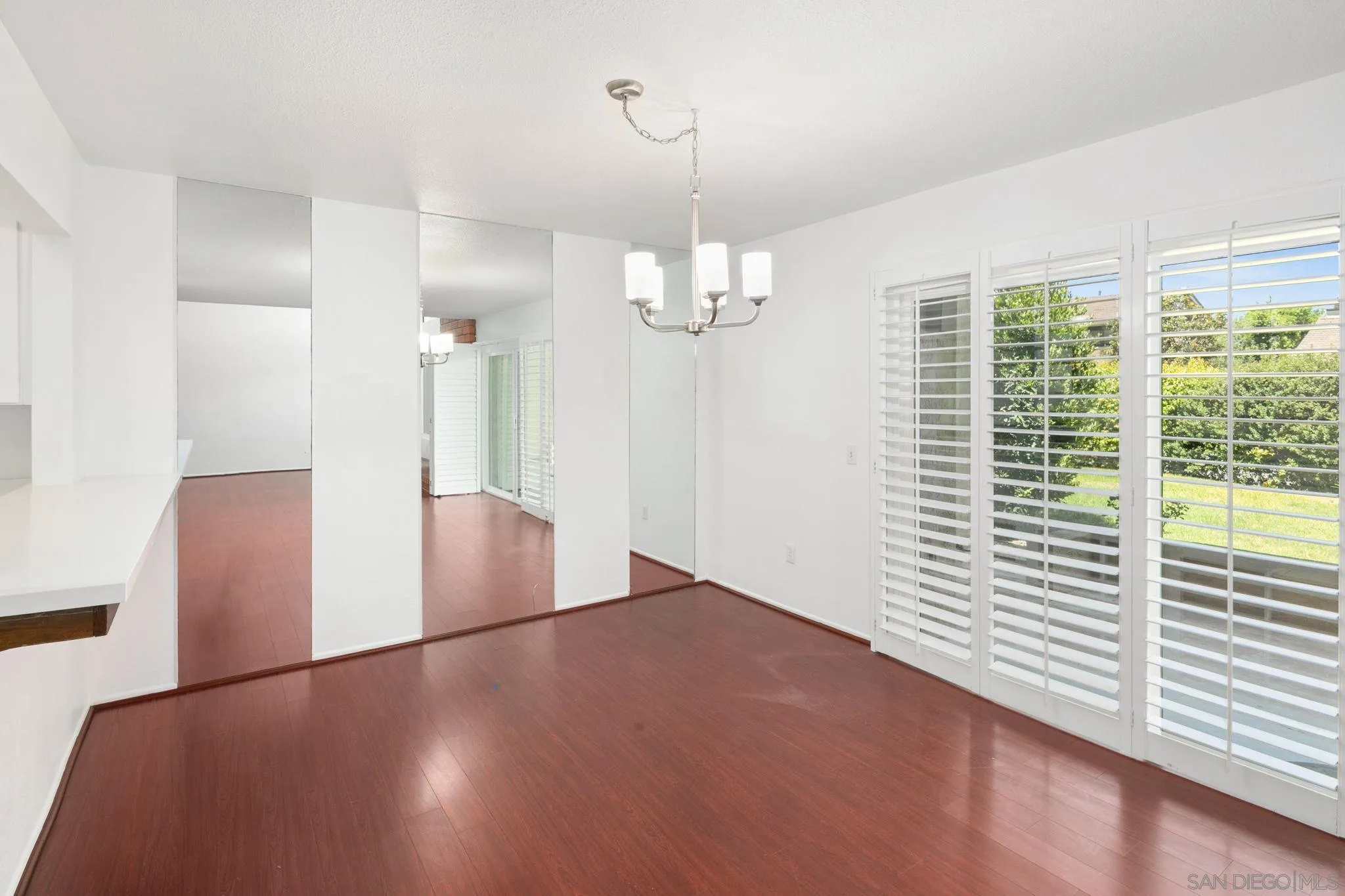 https://cdn.realtyfeed.com/cdn/127/260018136/975e5498c49e84ef984473b35ea38940.webp