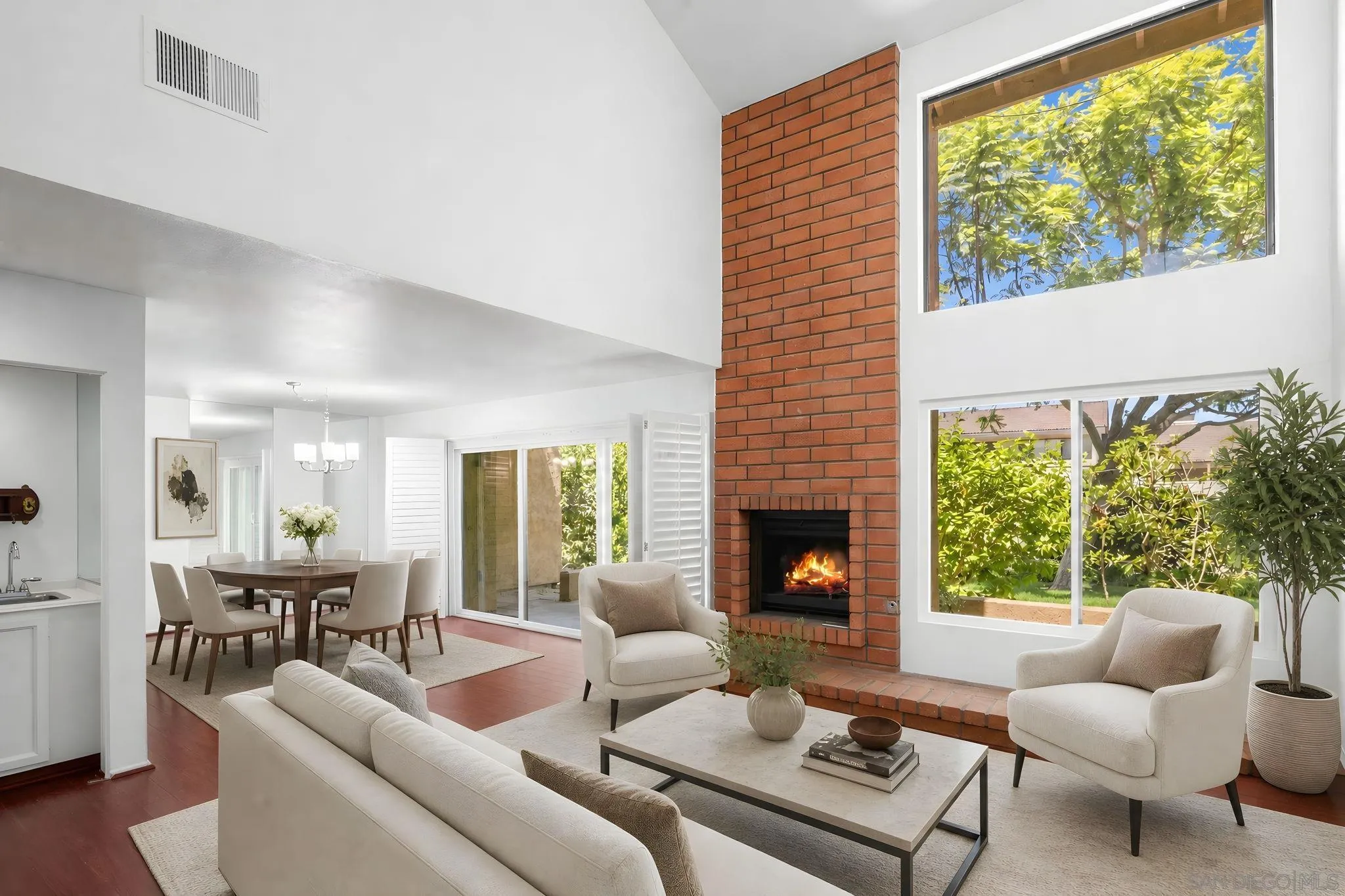 https://cdn.realtyfeed.com/cdn/127/260018136/cf324245477ab1af2378e394a551ab60.webp