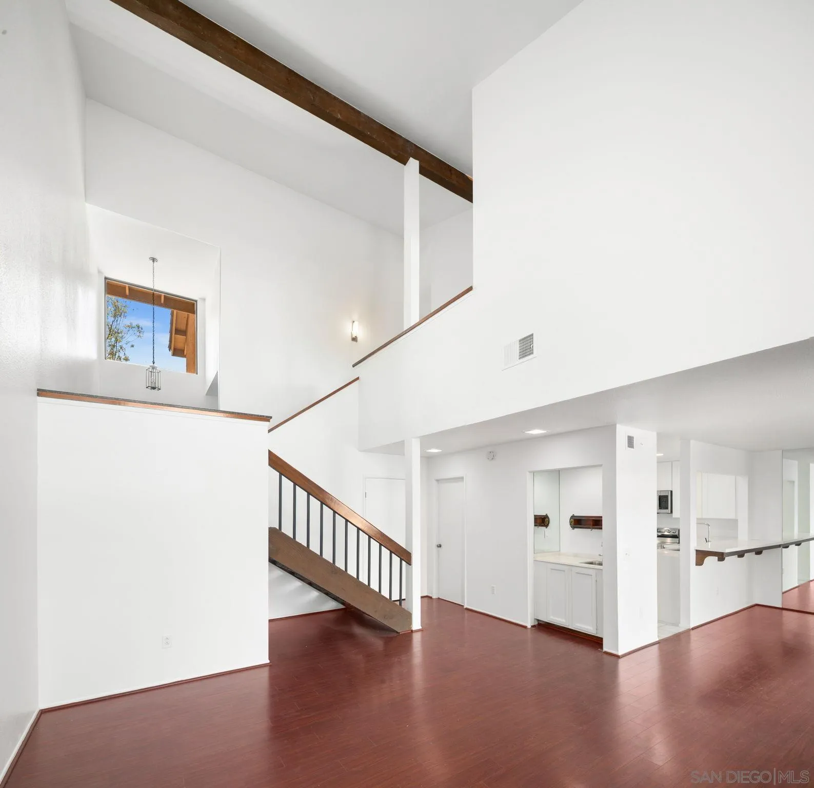 https://cdn.realtyfeed.com/cdn/127/260018136/e61cfc69ba1d2f790656a2de07a3d446.webp