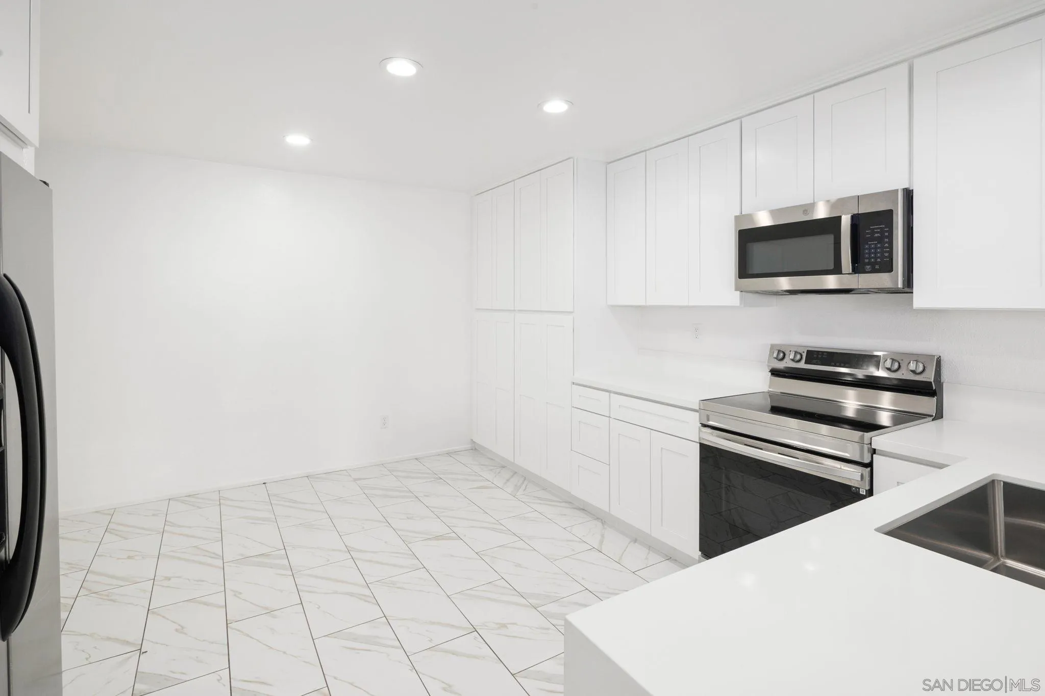 https://cdn.realtyfeed.com/cdn/127/260018136/f35e559dbff184aad8ca596a2fe2db91.webp