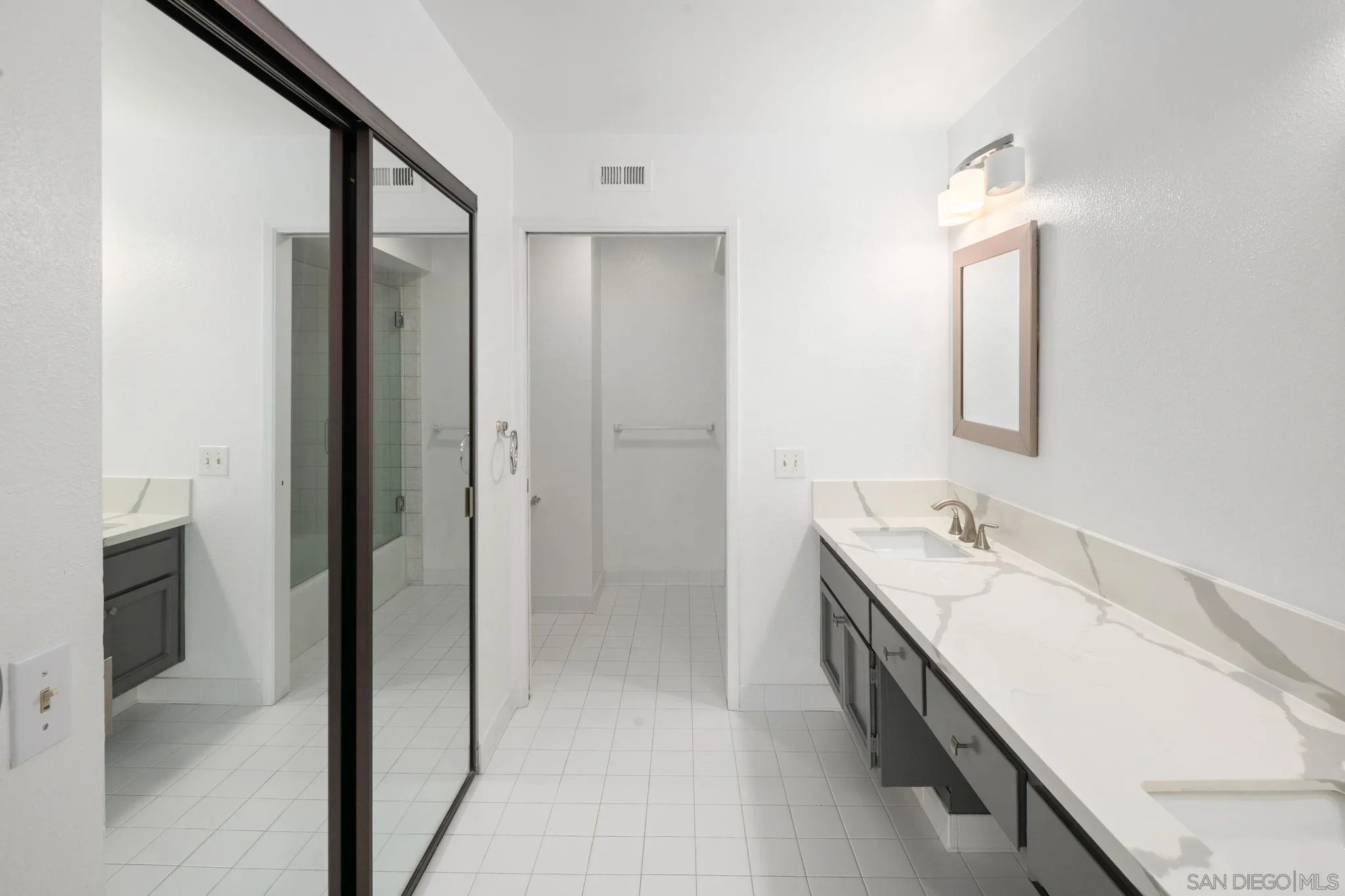 https://cdn.realtyfeed.com/cdn/127/260018136/fb3c664dbf72e610e67bf75e6f3070dd.webp