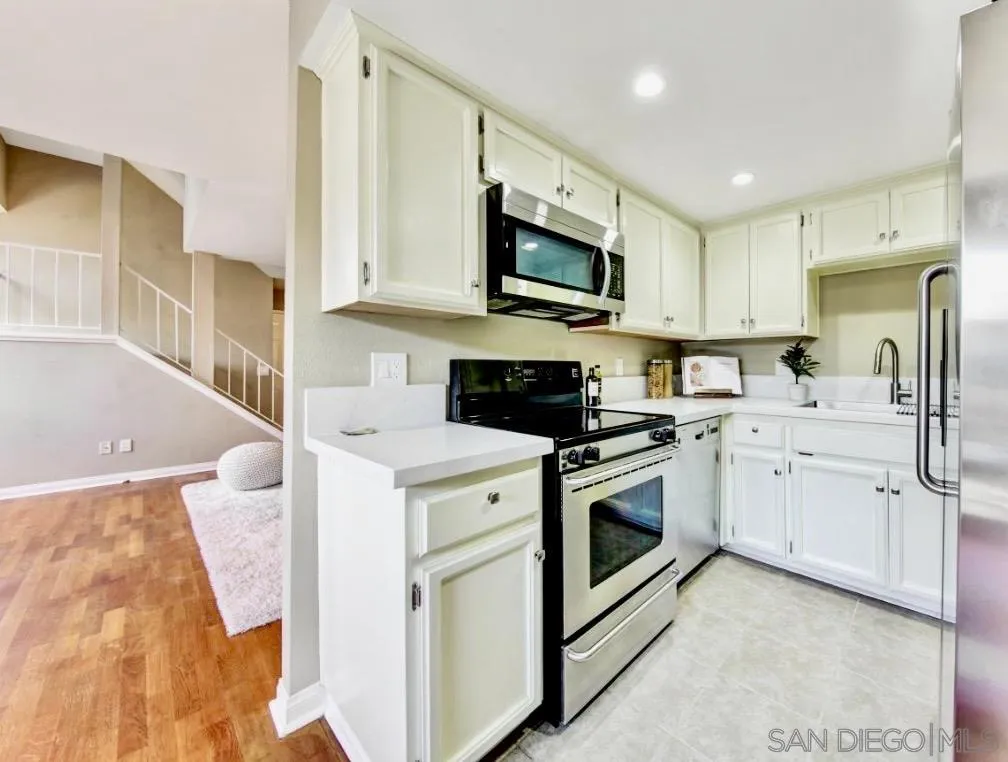 https://cdn.realtyfeed.com/cdn/127/260018146/13863e7f27bddeafc27e1c57c1d052e7.webp
