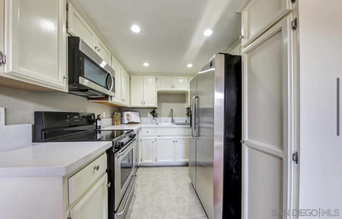 https://cdn.realtyfeed.com/cdn/127/260018146/b49d21d0e59ba68acb12adb375a393c1.webp