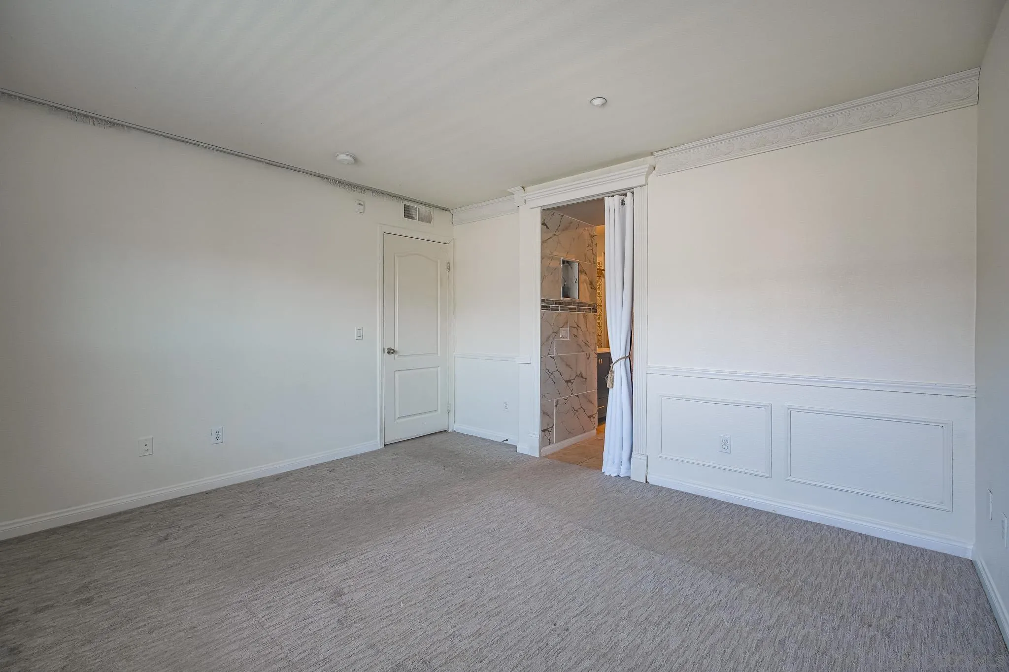 https://cdn.realtyfeed.com/cdn/127/260018149/96878c3386d4db9e7e21a9b7cda45aca.webp