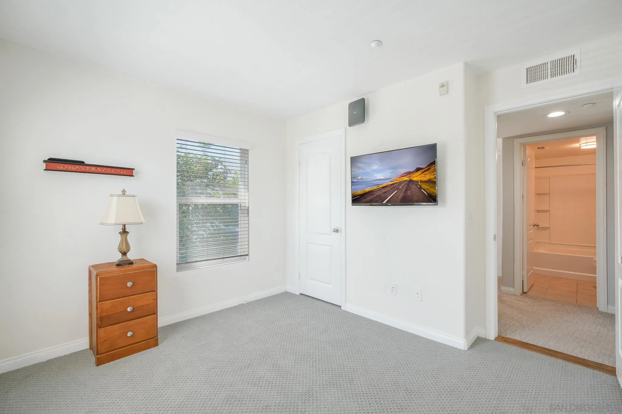 https://cdn.realtyfeed.com/cdn/127/260018149/a2630705e67888c60f5f5b425711f786.webp