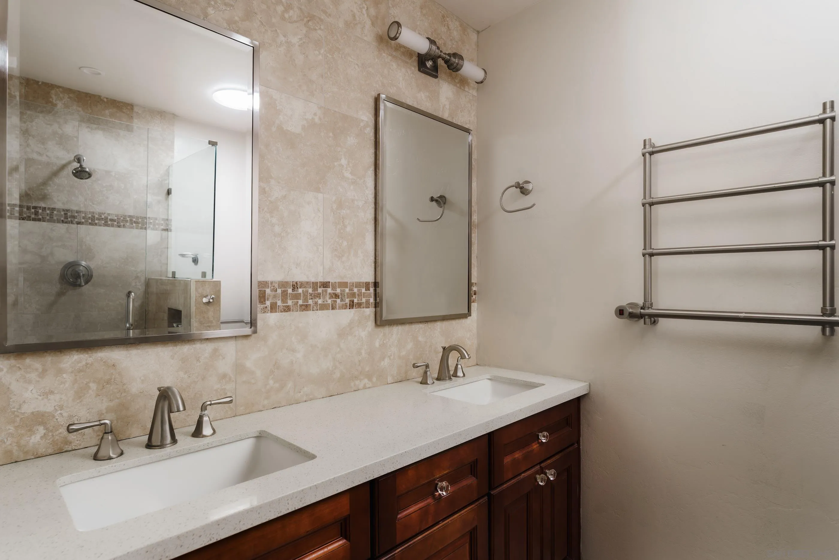 https://cdn.realtyfeed.com/cdn/127/260018151/049d98b7b7646e4e92d3e1b122767db2.webp