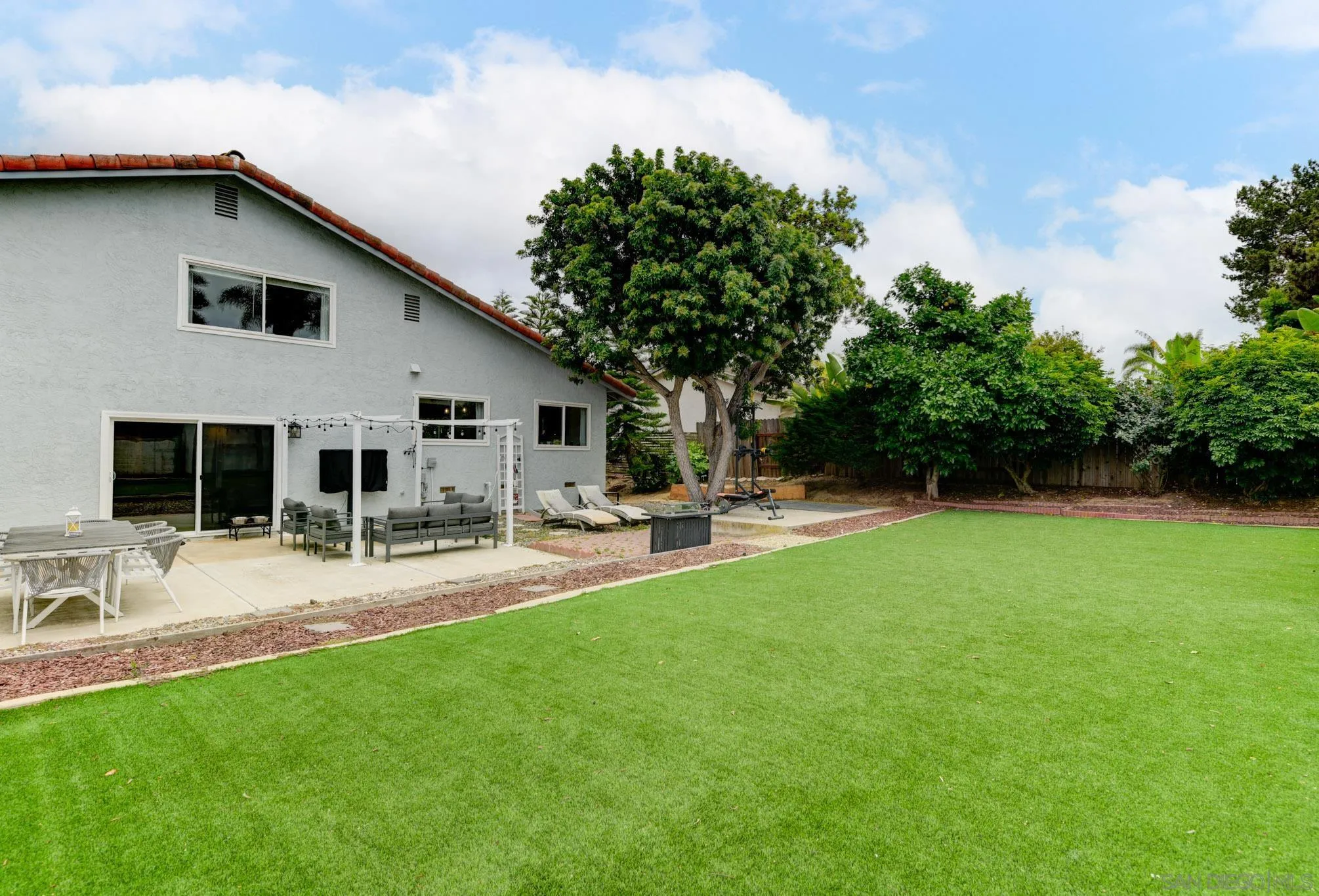 https://cdn.realtyfeed.com/cdn/127/260018152/1c373209614d826c5447efd6100ae802.webp