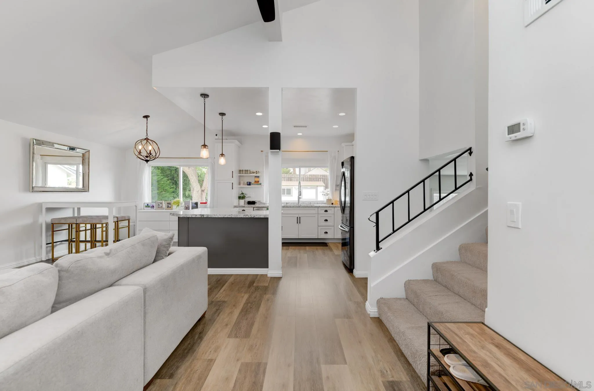 https://cdn.realtyfeed.com/cdn/127/260018152/21a823004401950f340bd43dcf996555.webp