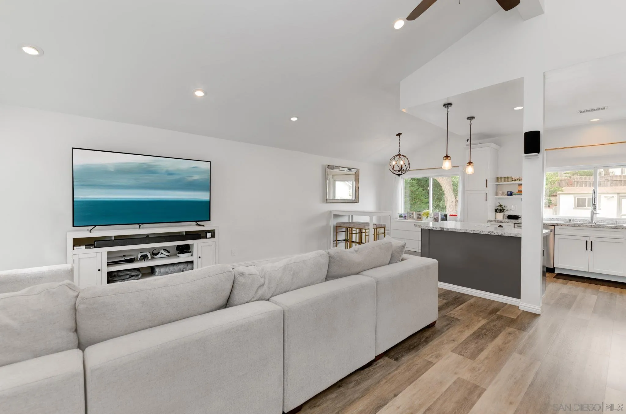 https://cdn.realtyfeed.com/cdn/127/260018152/4c1e7ca68c115f8aa64f70e55214e831.webp