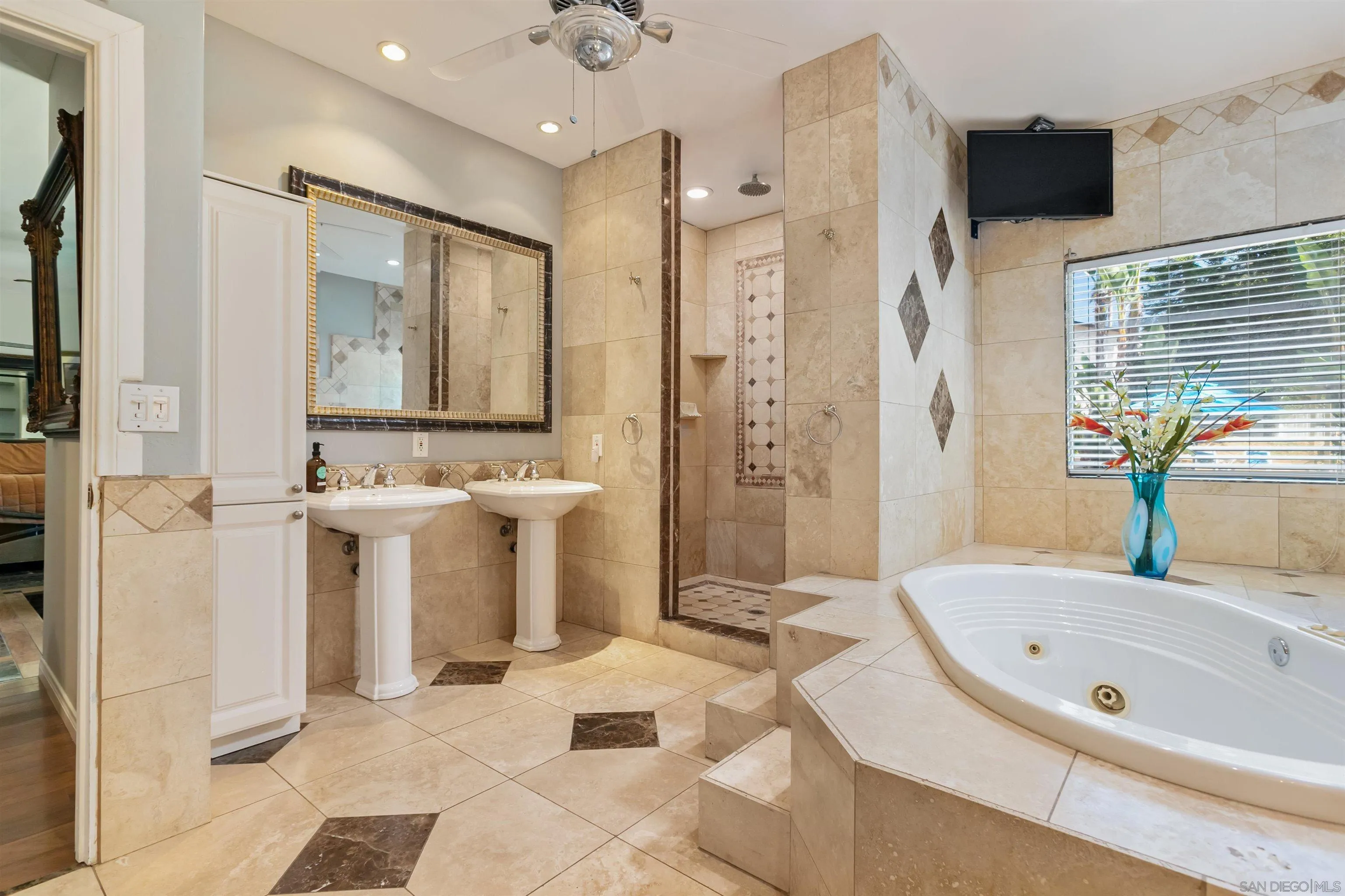 https://cdn.realtyfeed.com/cdn/127/260018159/47e610d64b98465bf95e7a44db617903.webp