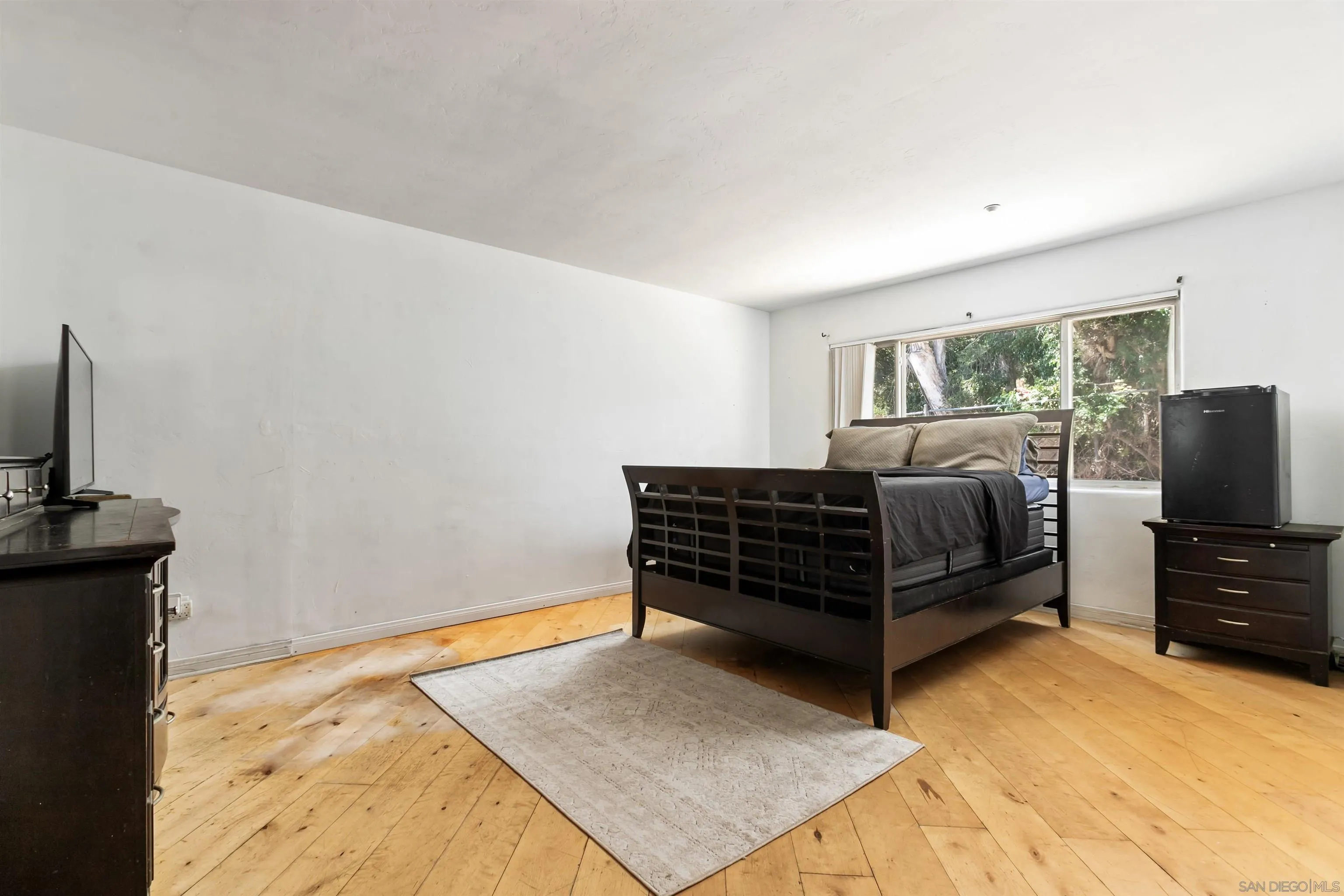 https://cdn.realtyfeed.com/cdn/127/260018159/574ed557ffa5e6a41478cfe94d0b8a39.webp