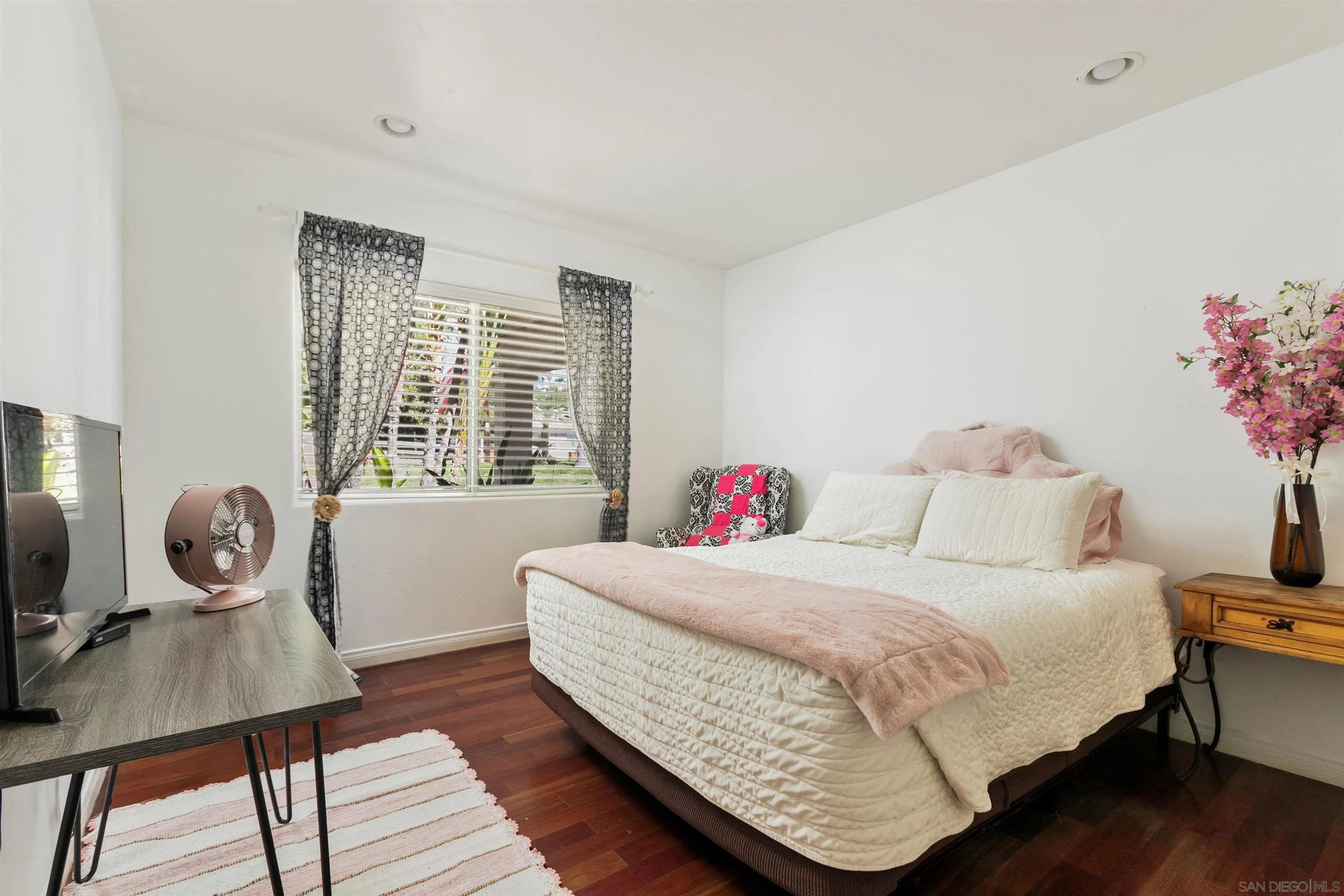 https://cdn.realtyfeed.com/cdn/127/260018159/861f03a267d2ff98884a0e561db5a27e.webp