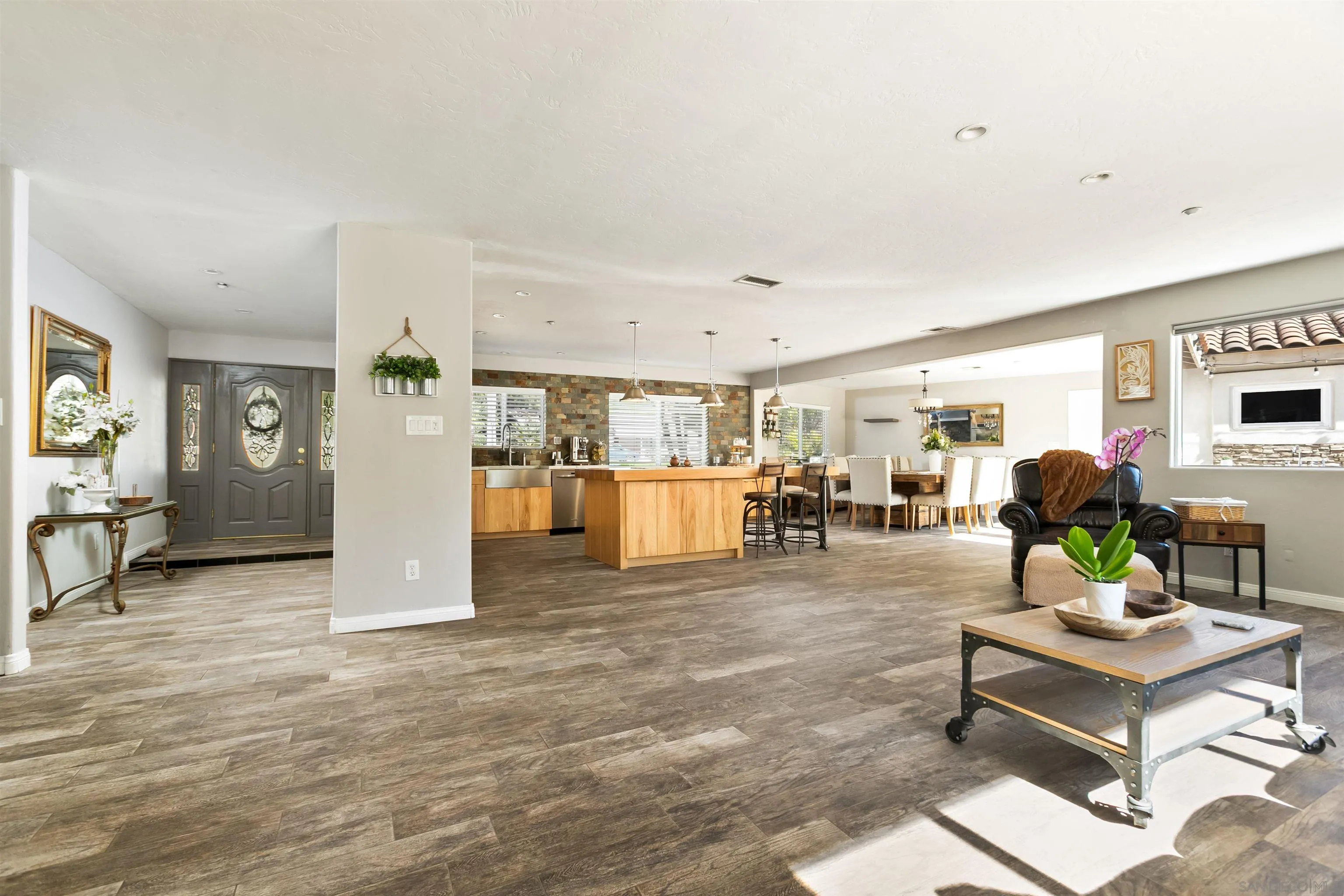 https://cdn.realtyfeed.com/cdn/127/260018159/9357e9d1d57e631cf7dd39795d218051.webp