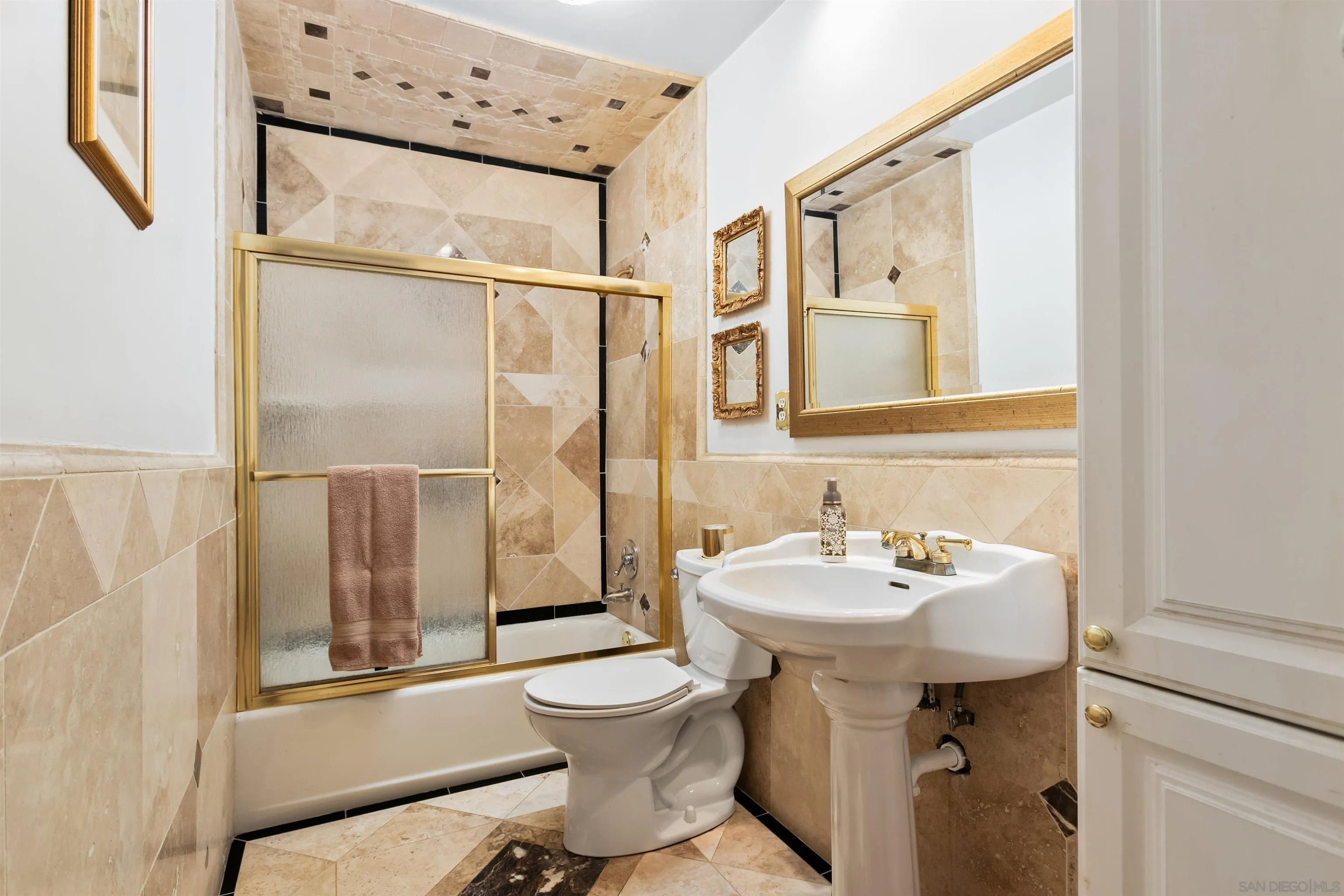 https://cdn.realtyfeed.com/cdn/127/260018159/9923a4a1ac240caad3d8784396e11f53.webp