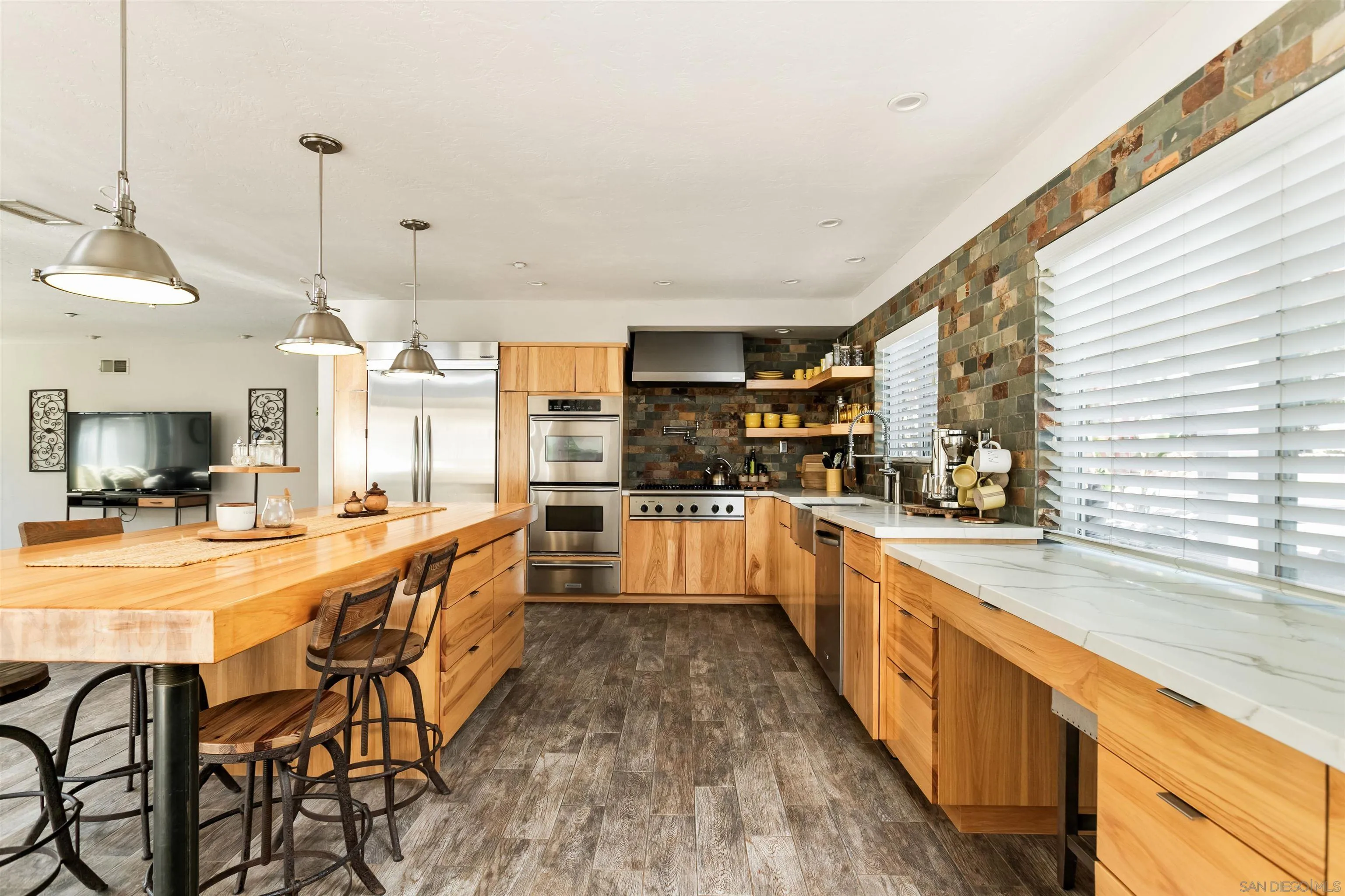 https://cdn.realtyfeed.com/cdn/127/260018159/e04a64e234987a7c42caeeaa6b7b13c3.webp