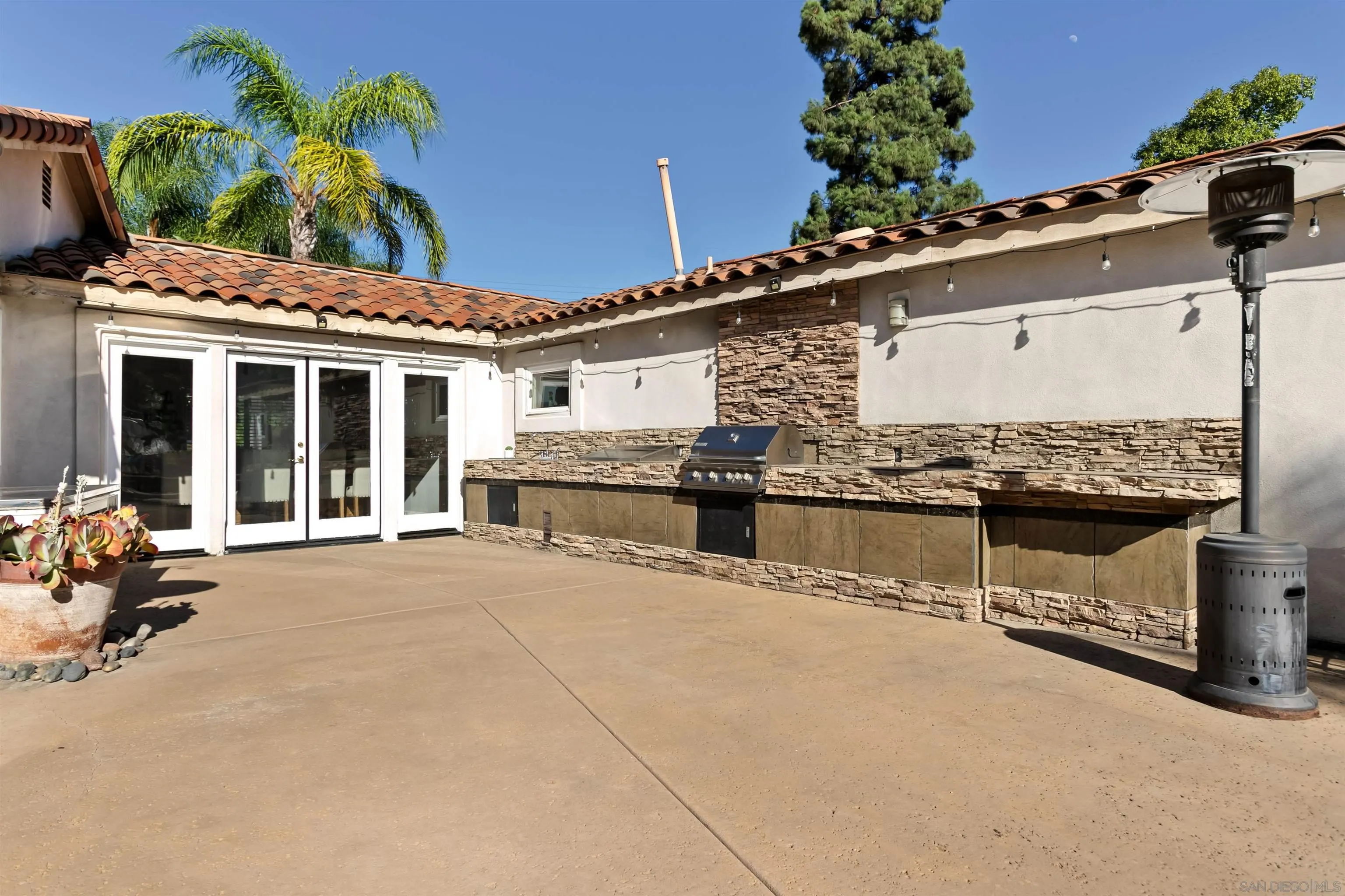 https://cdn.realtyfeed.com/cdn/127/260018159/e4be782e73906b4436feaa28a722fcf9.webp