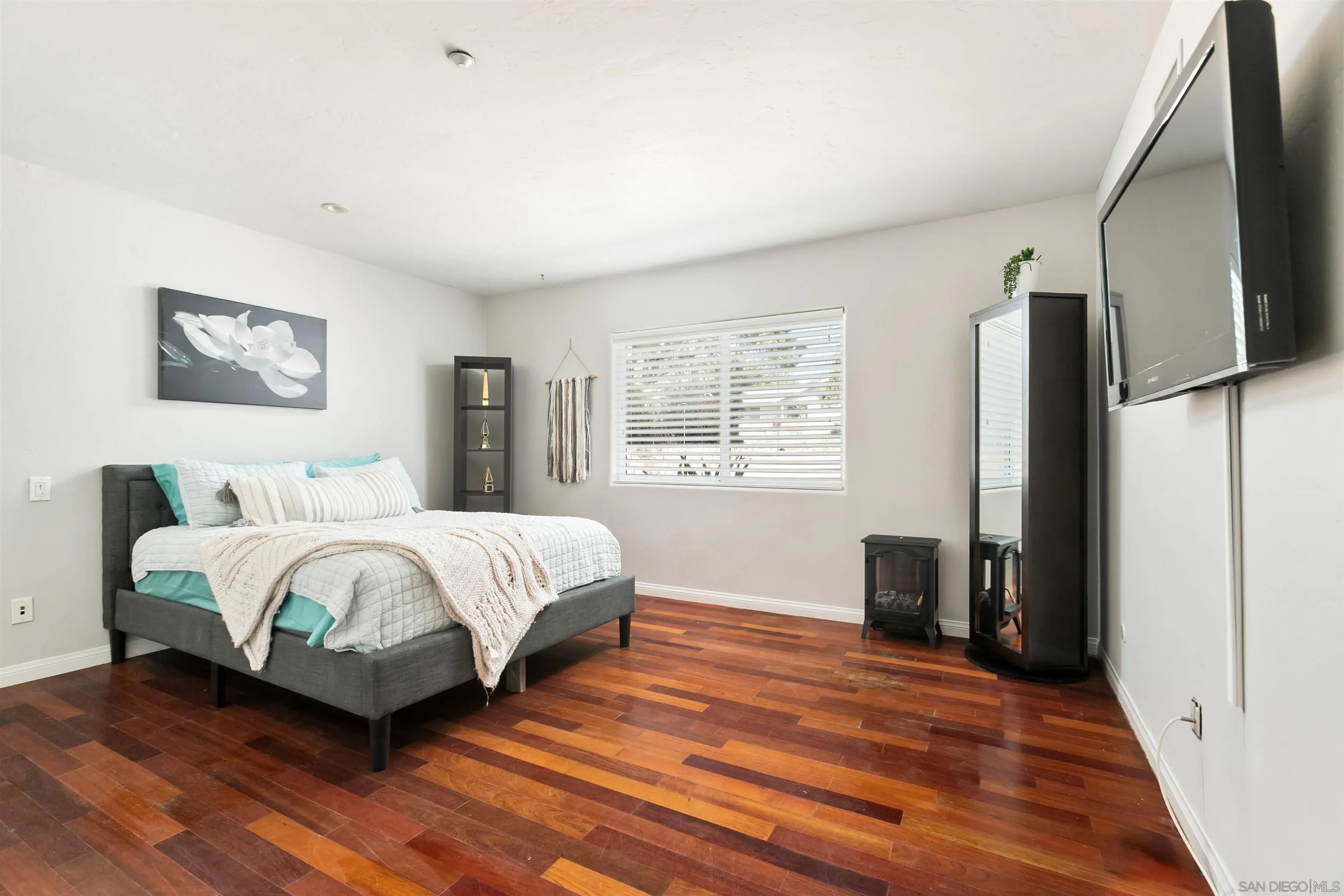 https://cdn.realtyfeed.com/cdn/127/260018159/f33aa545356035b357c9a9660ad86230.webp