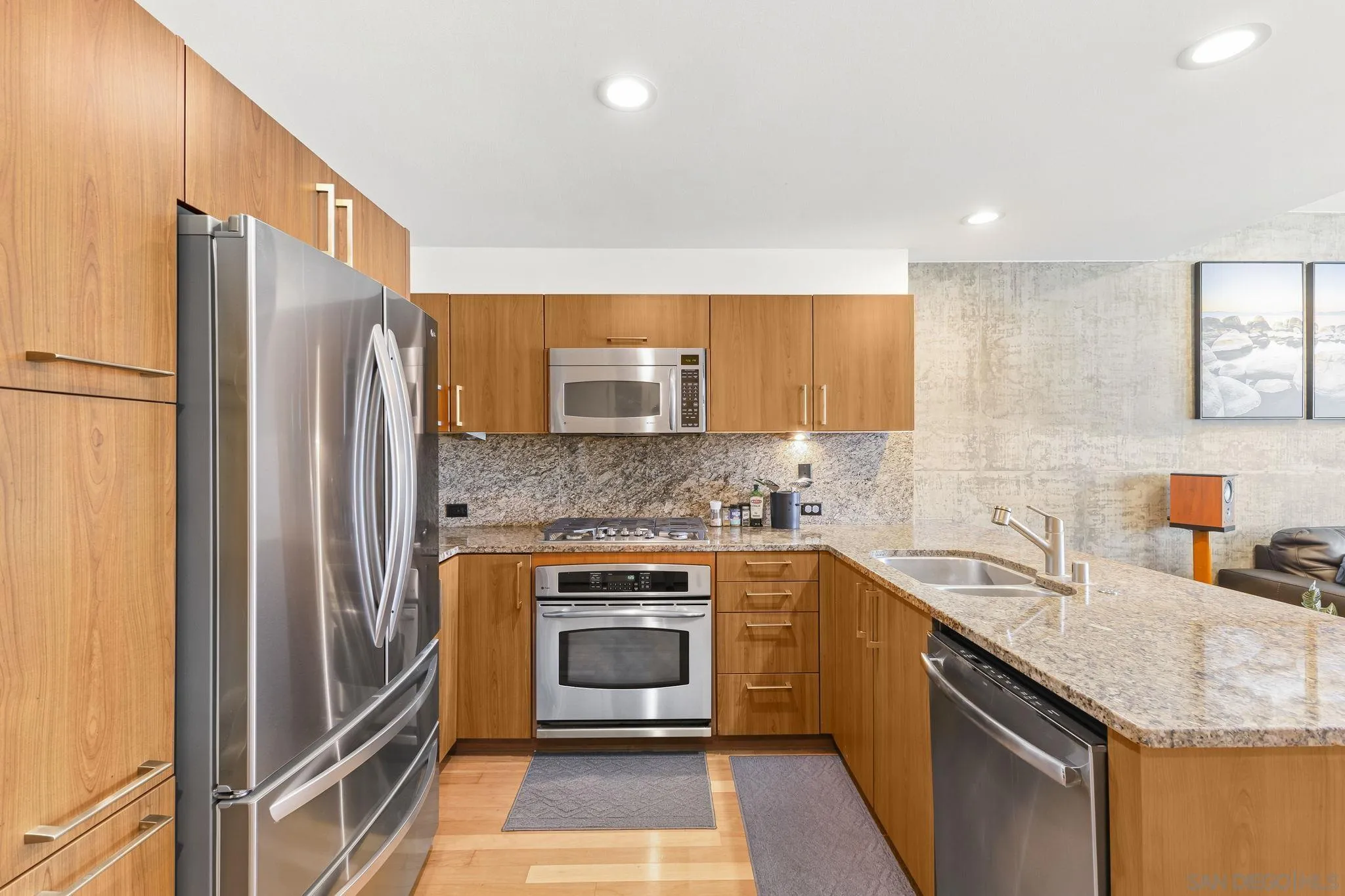 Photo #2: 260018165 Listing: Photo #2