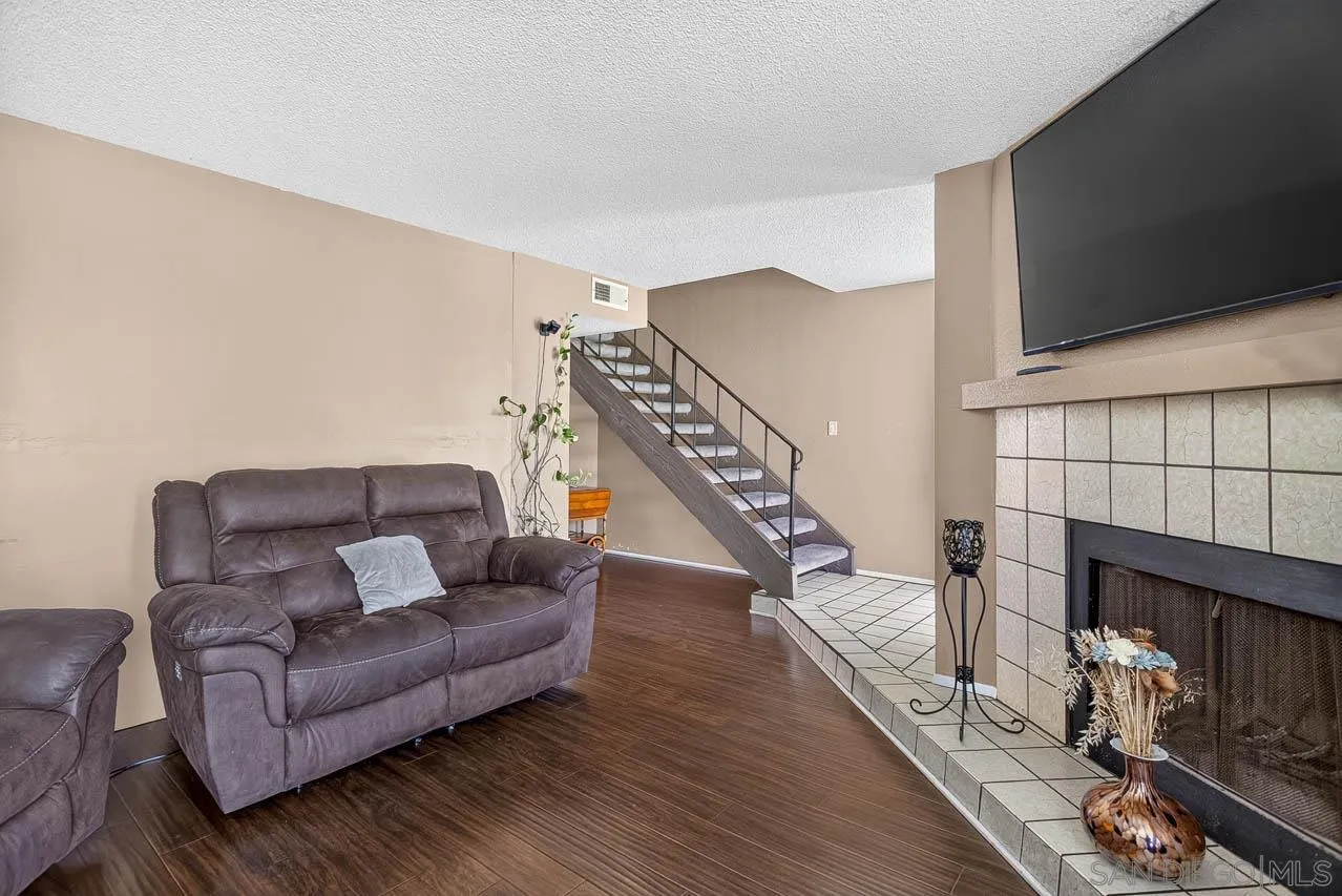 https://cdn.realtyfeed.com/cdn/127/260018167/5c47b5e9ea4f076a3315e1b57446e9e5.webp