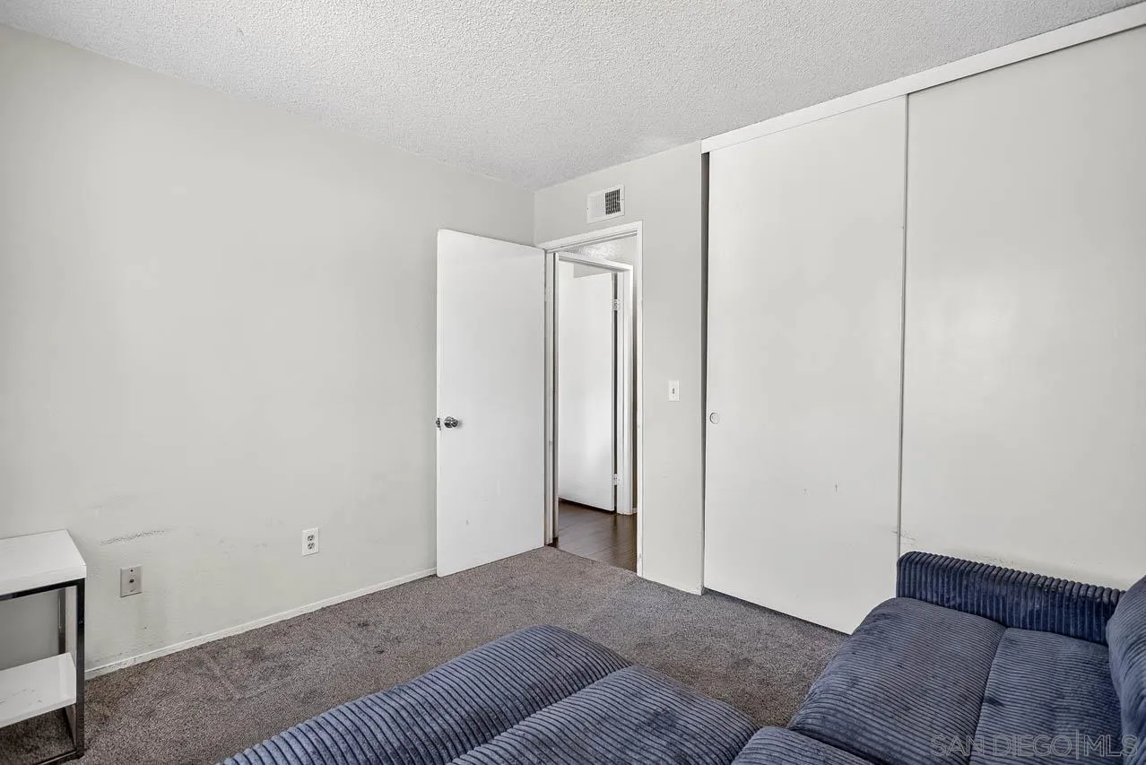 https://cdn.realtyfeed.com/cdn/127/260018167/602f30d0ae58edad54667b09b43d3dda.webp