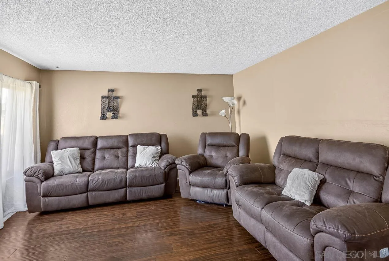 https://cdn.realtyfeed.com/cdn/127/260018167/8de2ecb5fabf940bdbafe60c1a70e78e.webp