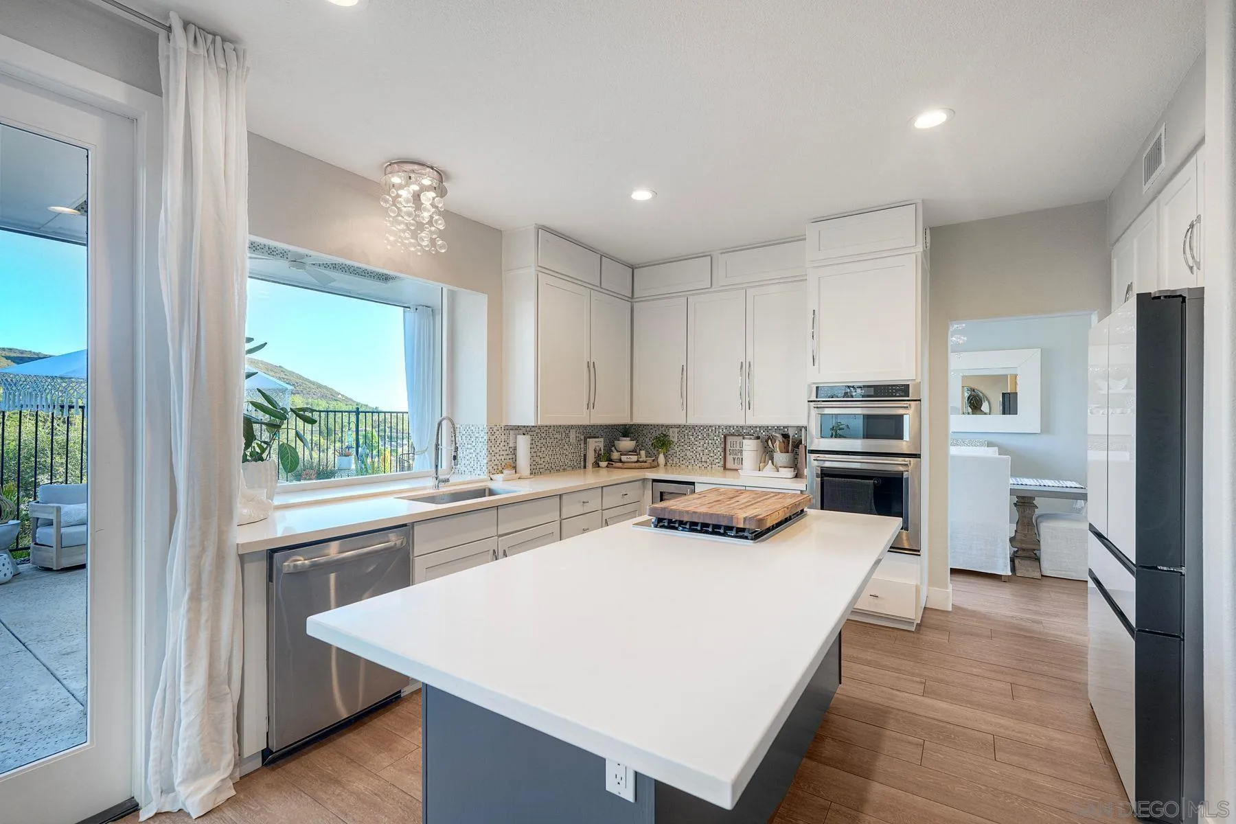 https://cdn.realtyfeed.com/cdn/127/260018168/27f70ab21012cae8bc86a1e8e35b45f7.webp