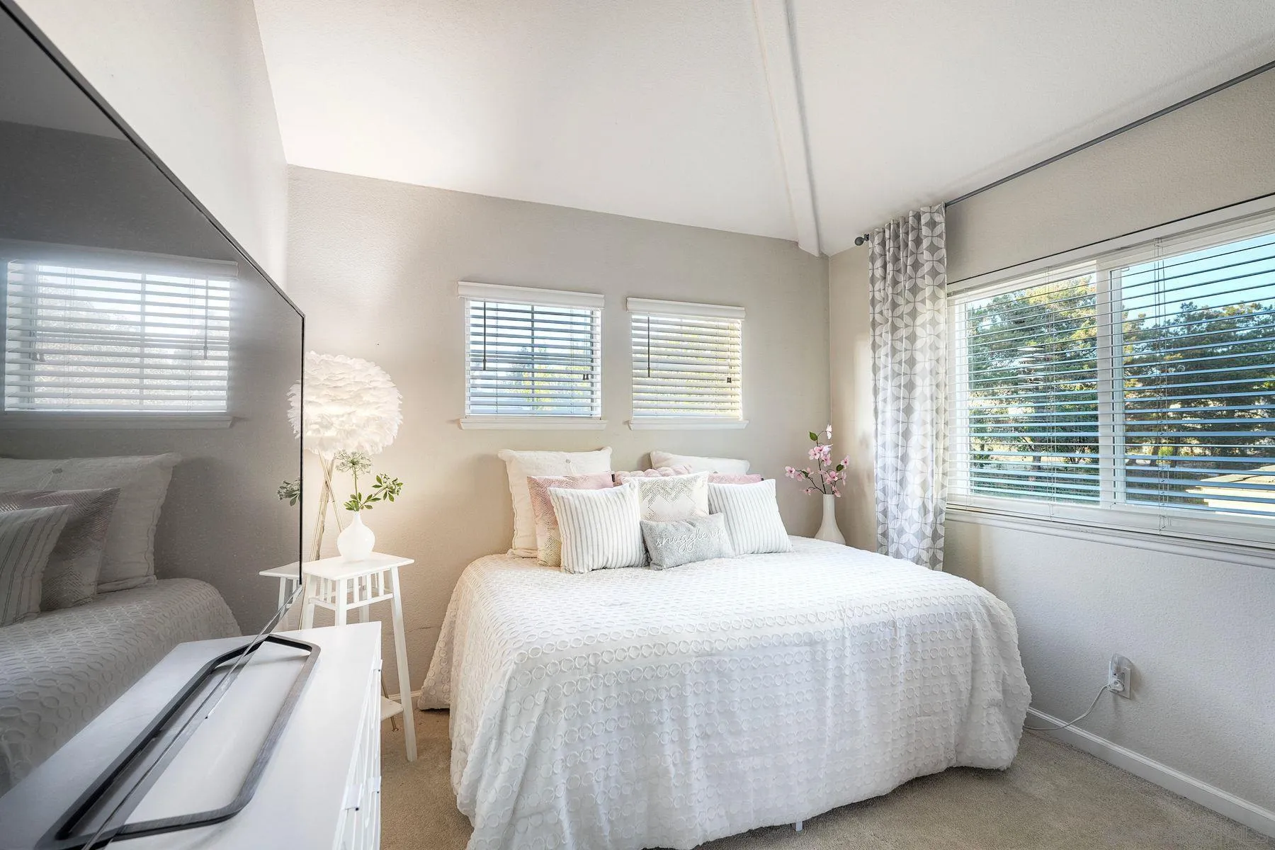 https://cdn.realtyfeed.com/cdn/127/260018168/a50f67db89ea8bc49cd2944842550cc1.webp