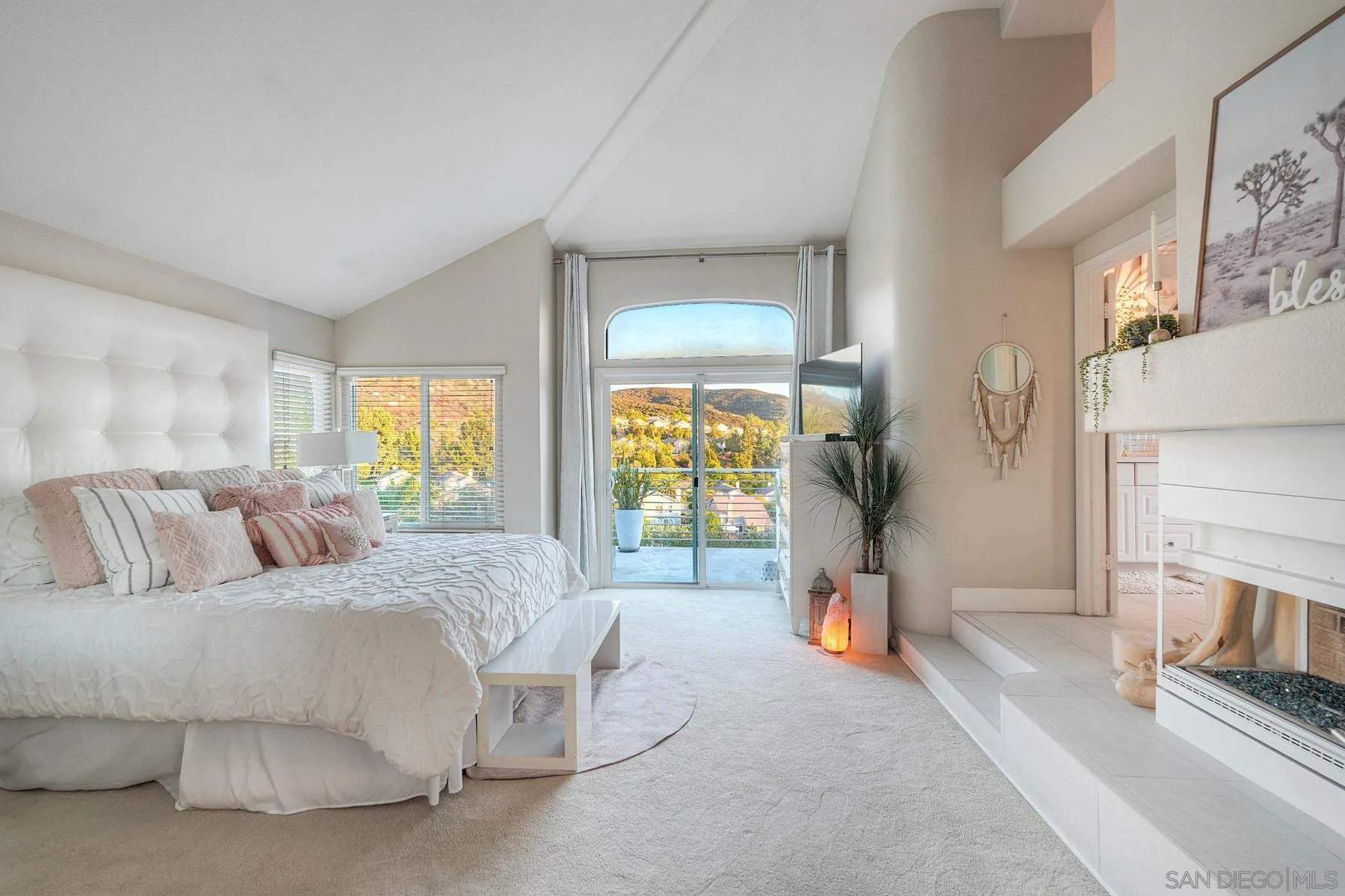 https://cdn.realtyfeed.com/cdn/127/260018168/dbf03d0cc65f6462602bc11710183def.webp