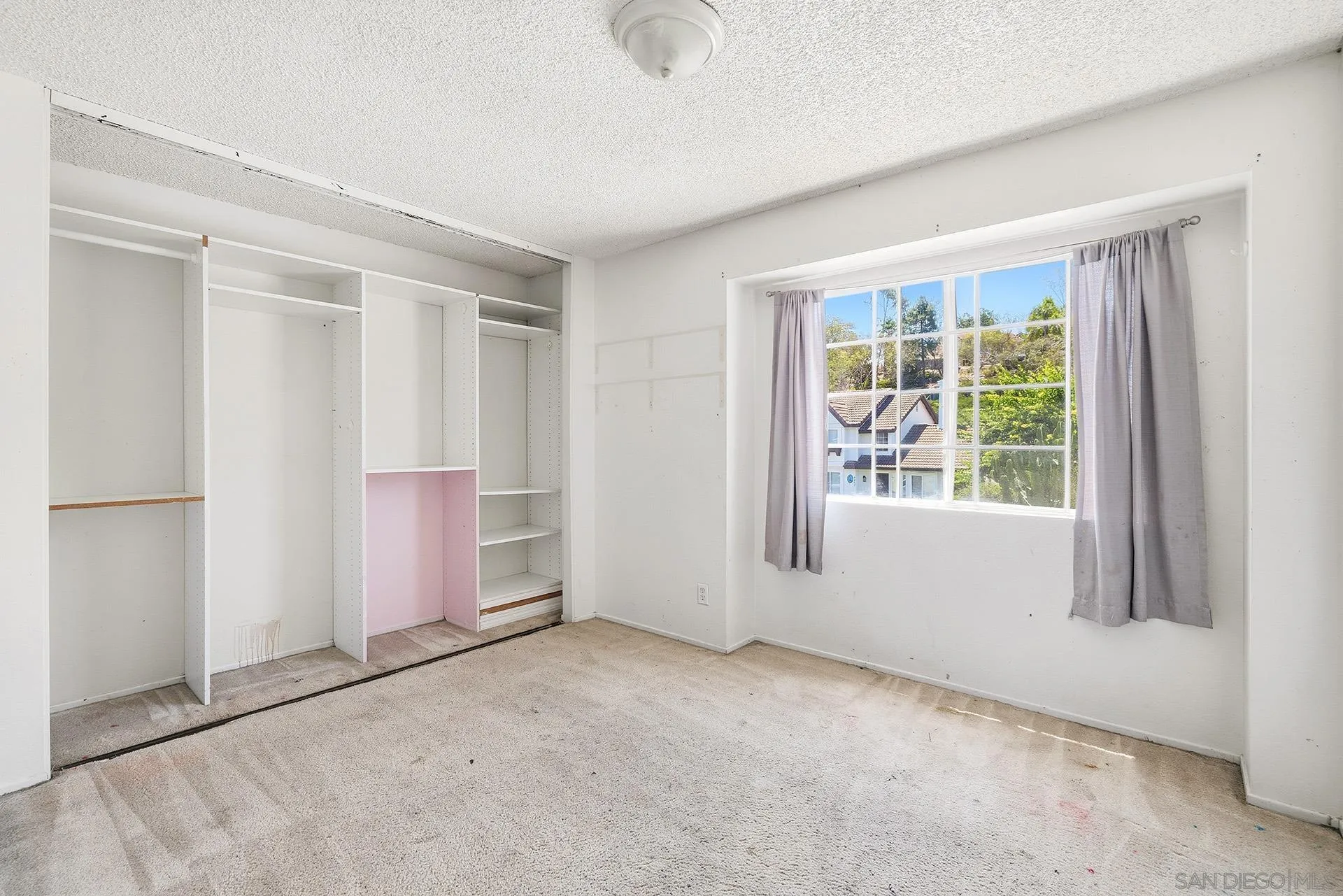 https://cdn.realtyfeed.com/cdn/127/260018170/01a57bf14c34426d09085794118af91a.webp