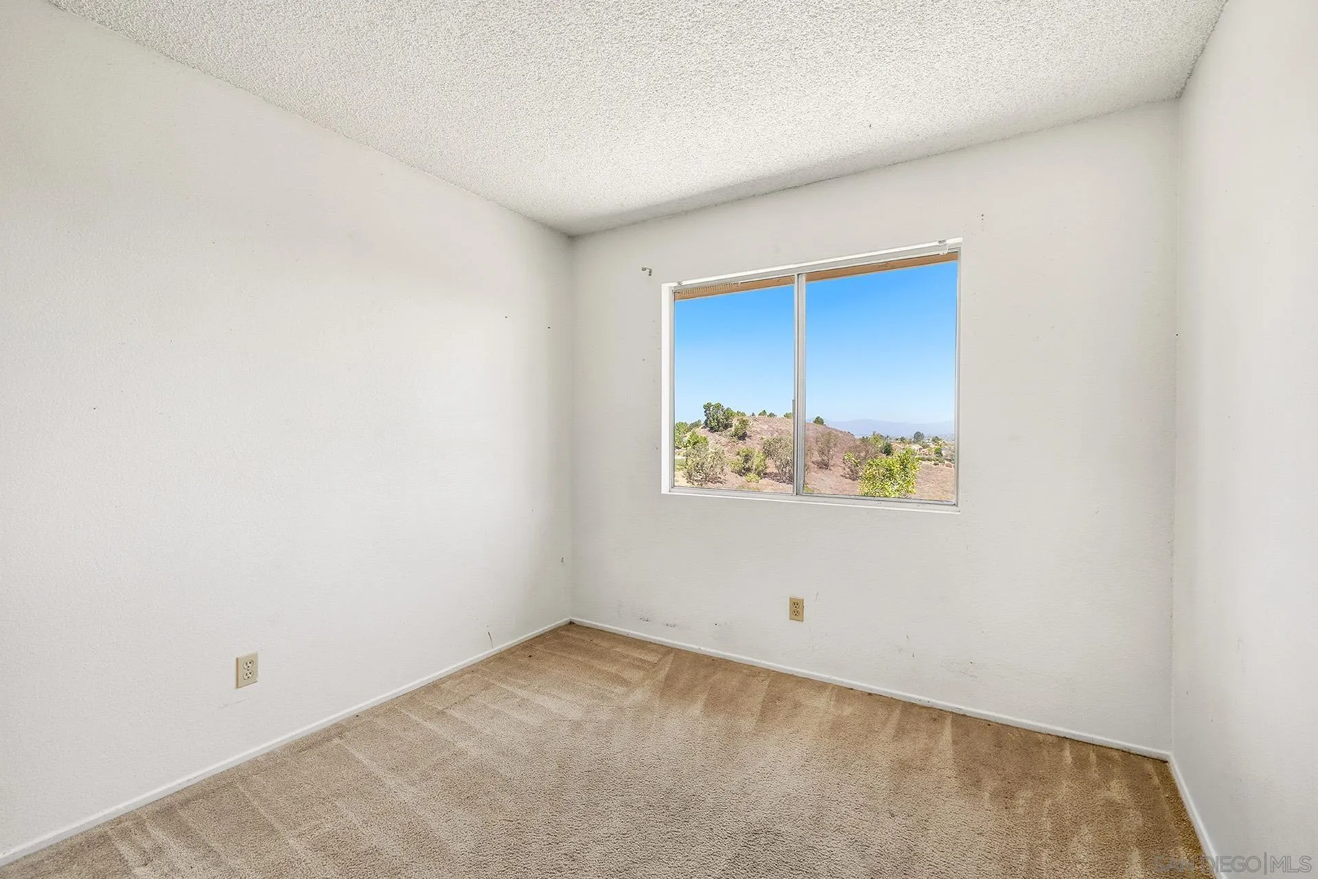 https://cdn.realtyfeed.com/cdn/127/260018170/1641543a21353c8fe347bbeb62aa8346.webp