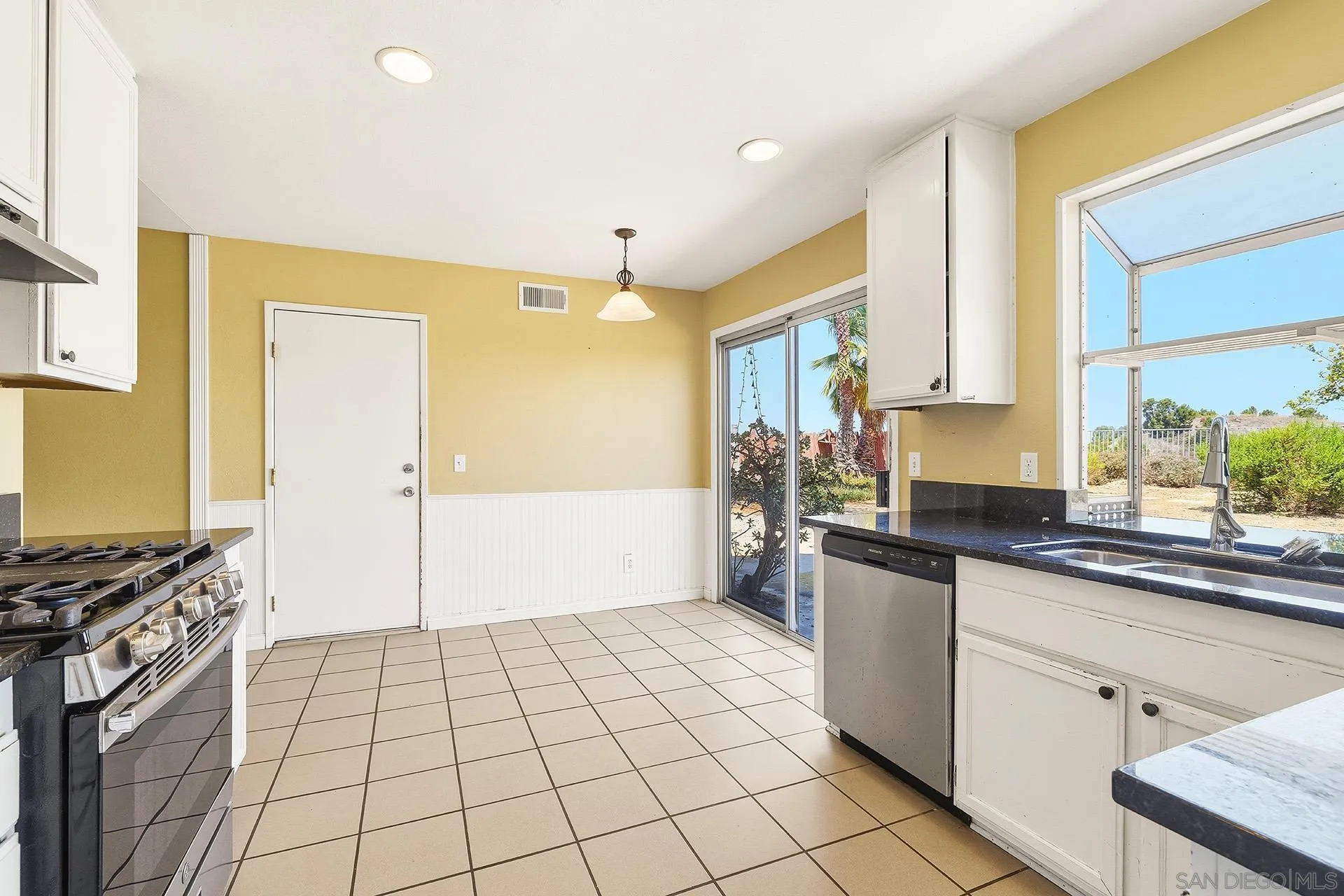 https://cdn.realtyfeed.com/cdn/127/260018170/33164d45b0b350f71965833acce9b240.webp