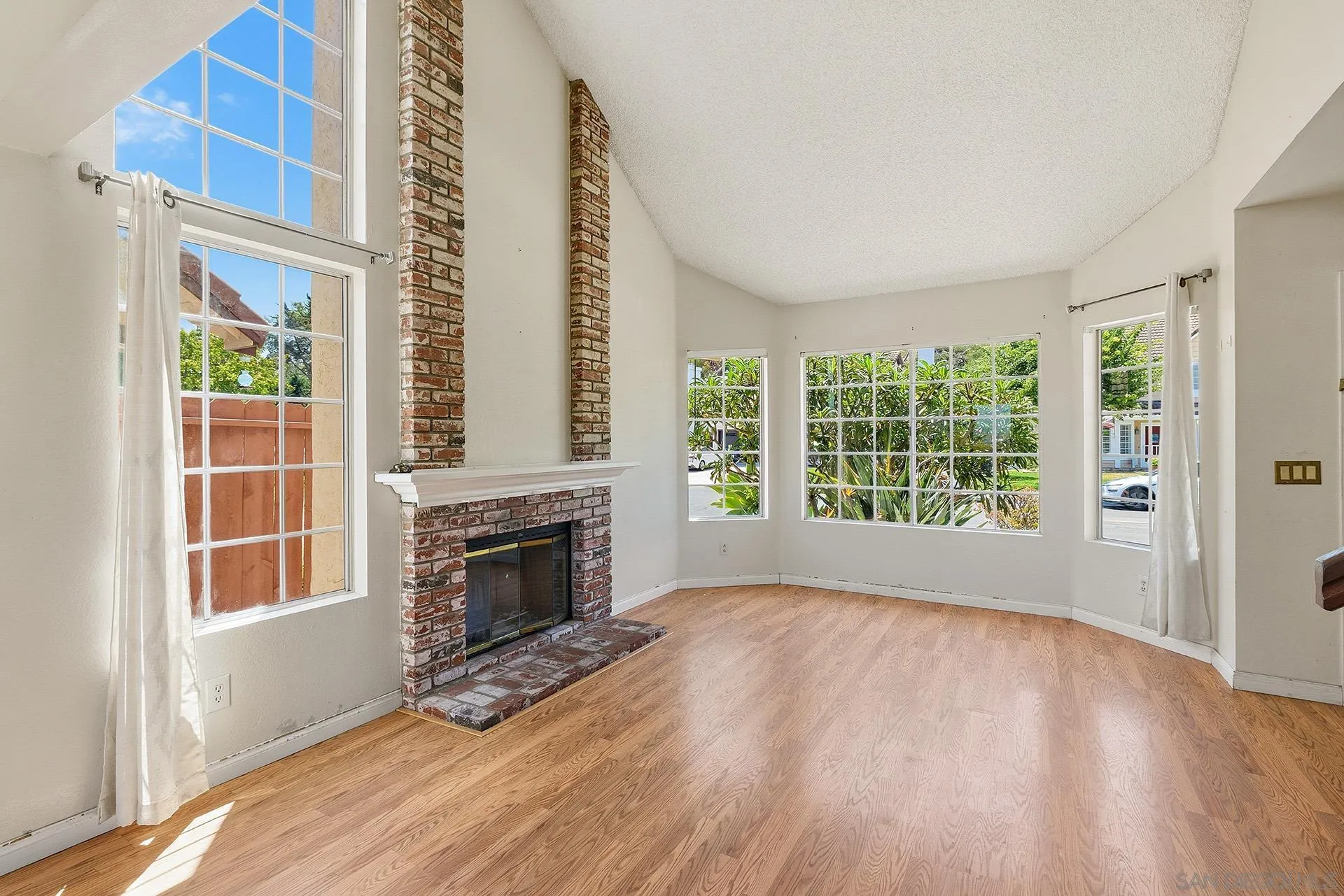 https://cdn.realtyfeed.com/cdn/127/260018170/61297e2d77c801596ee8d3770c6aaaf7.webp