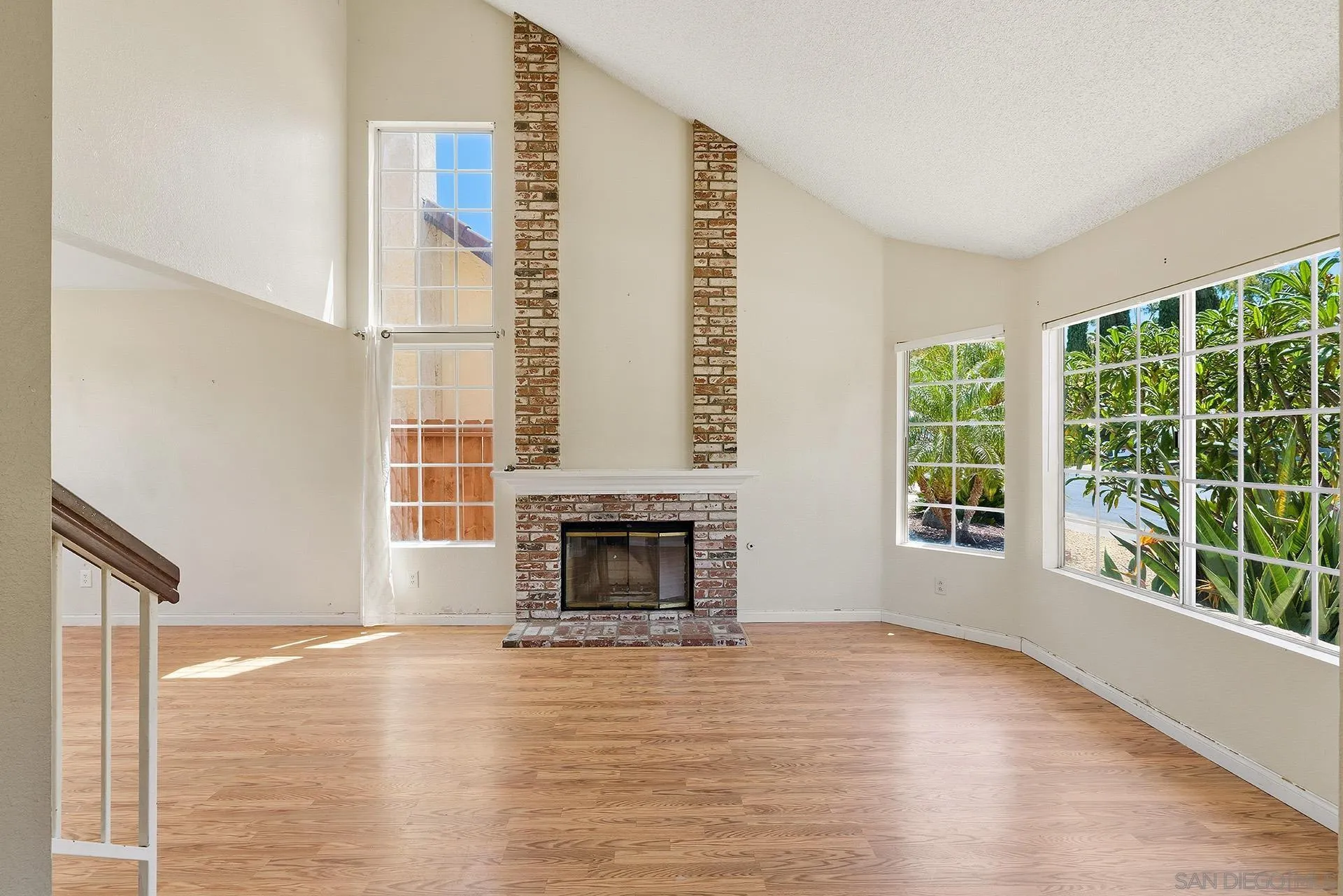 https://cdn.realtyfeed.com/cdn/127/260018170/7b49b9a3a9819f9b9ff42395965010b1.webp