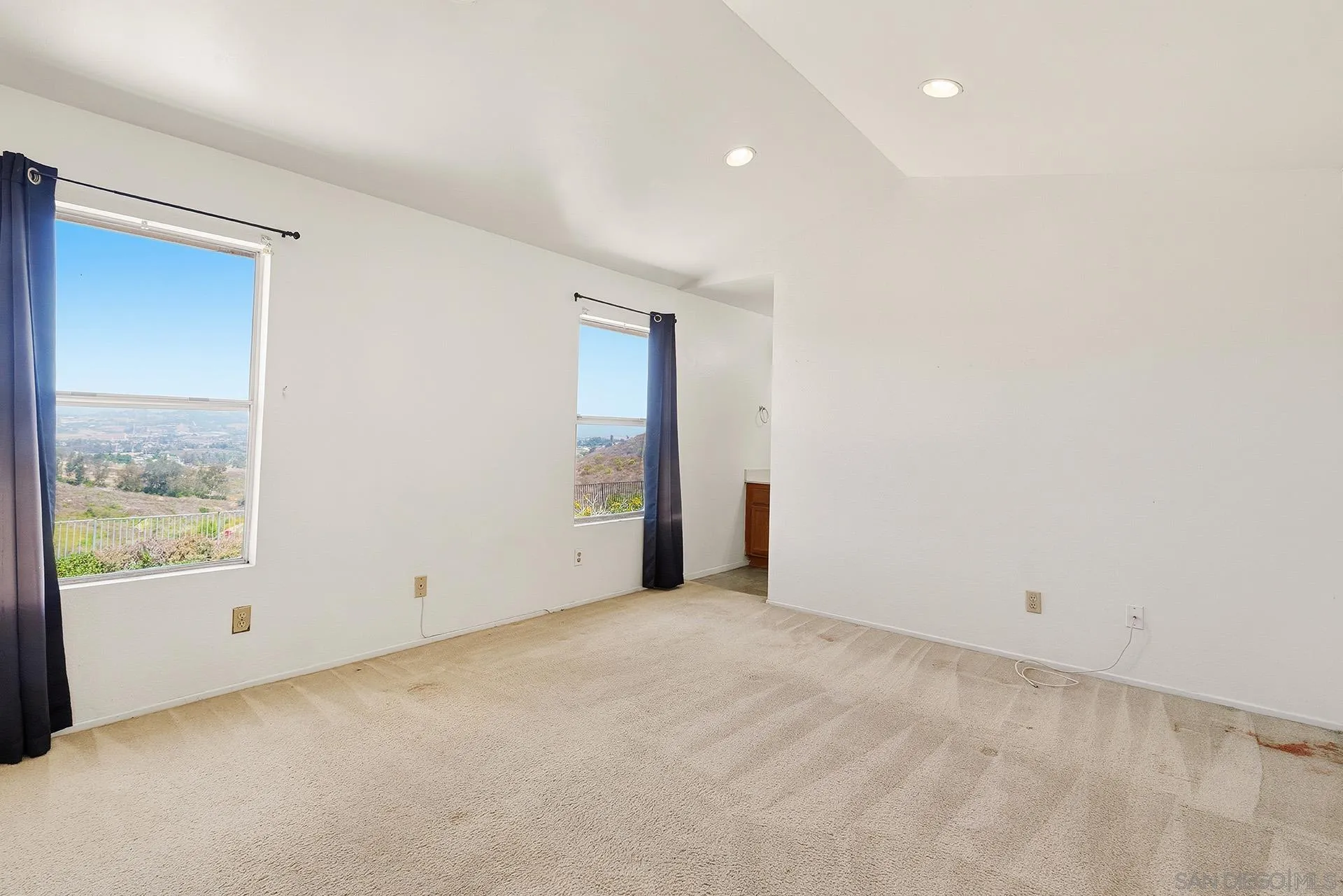 https://cdn.realtyfeed.com/cdn/127/260018170/b6d8dc4aa478bdafcfe2fa8d3fd8ae37.webp