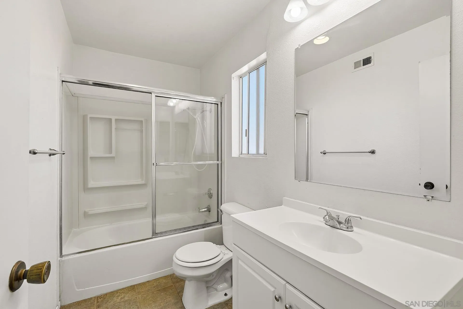 https://cdn.realtyfeed.com/cdn/127/260018170/d00918969b704340a78a09919c97482c.webp