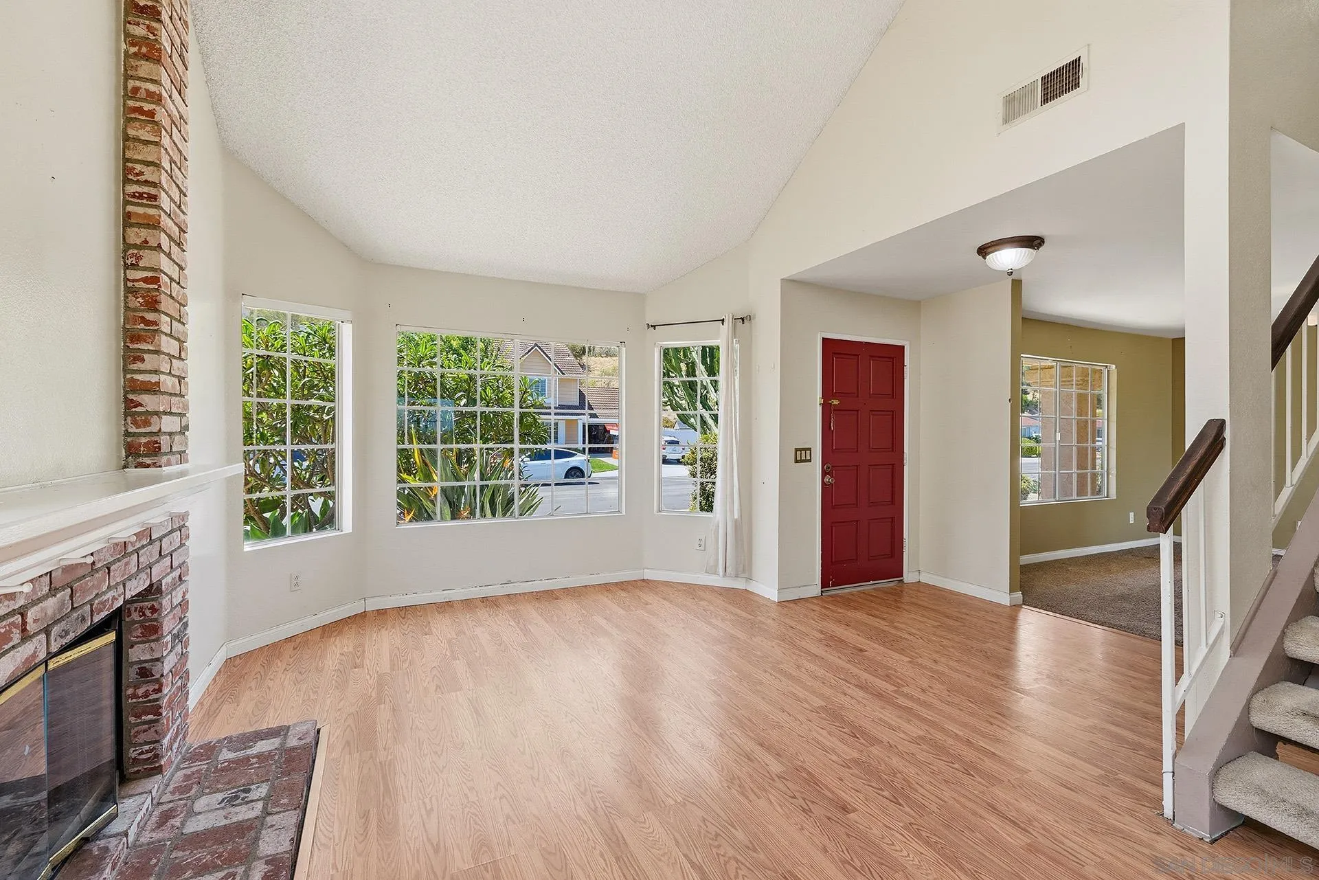 https://cdn.realtyfeed.com/cdn/127/260018170/d7f3a55ad5a9ea7983650c6d03a422db.webp