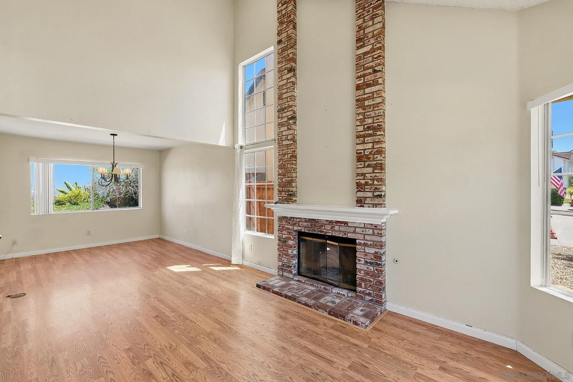 https://cdn.realtyfeed.com/cdn/127/260018170/ec8082ef2a4f20d221482c38a1a9740e.webp