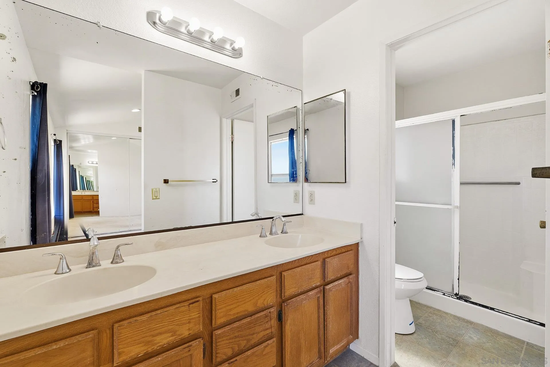 https://cdn.realtyfeed.com/cdn/127/260018170/f09f28d74bbb49fb42f3f0731218c8db.webp