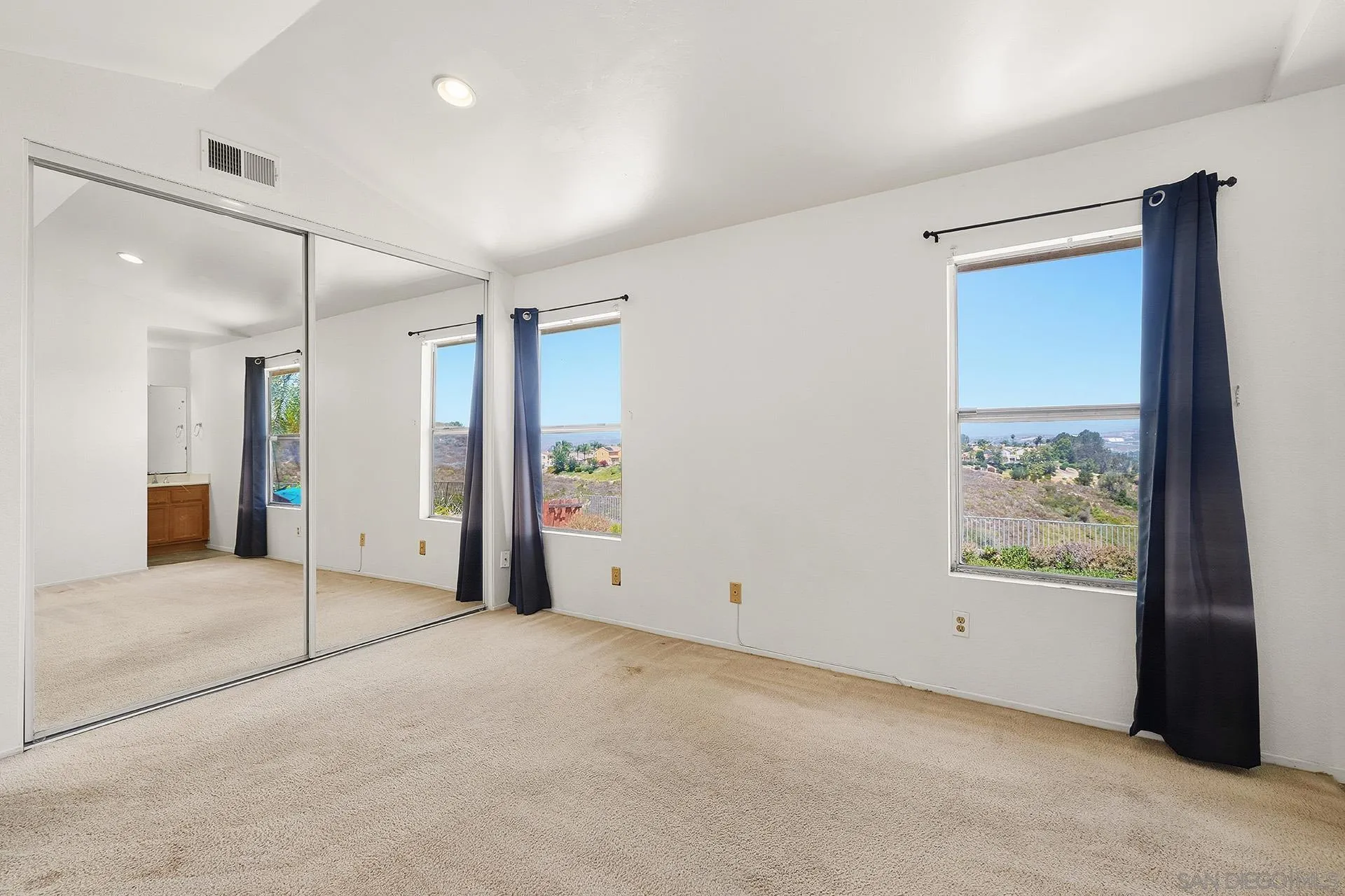 https://cdn.realtyfeed.com/cdn/127/260018170/fd6964a1e6100a8bc3a85fb3424b7976.webp